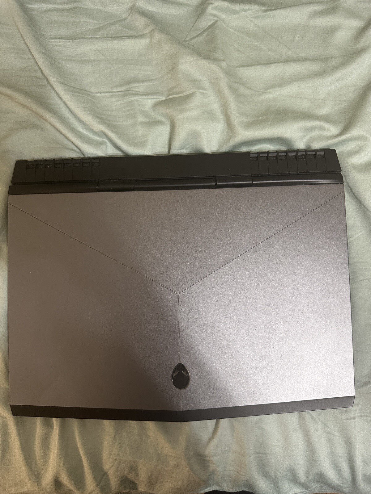 Alienware 15 R3 Gaming Laptop with charger and Logitech G502 Hero (wired)