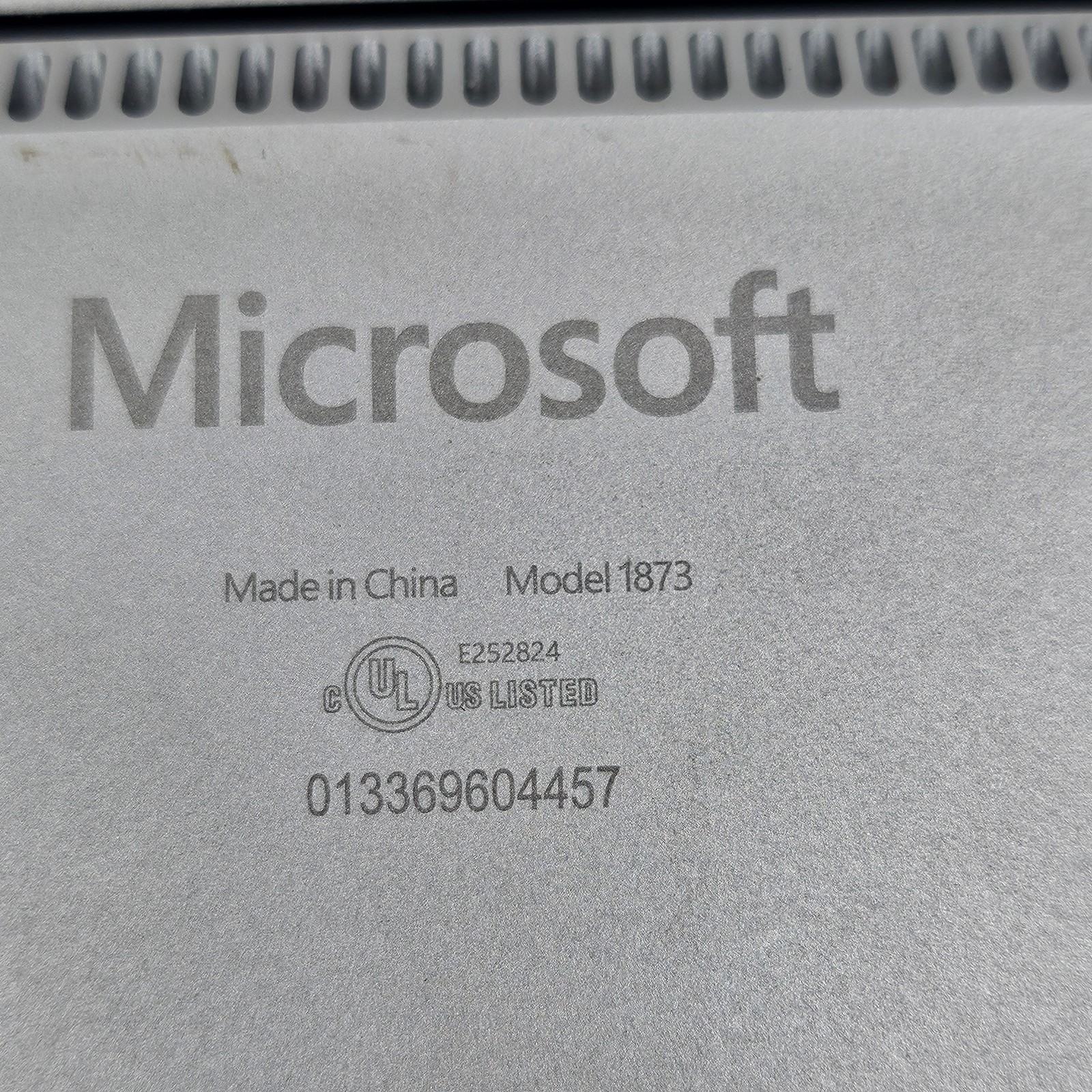 Microsoft Surface Laptop 3 1873 15″ Touch Ryzen 5 8GB RAM 256GB SSD – Cracked