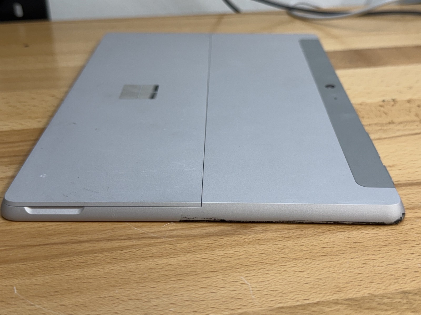 Microsoft Surface Go 1st Gen 1824 10″: Pentium 4415Y, 8GB RAM, 128GB SSD – READ