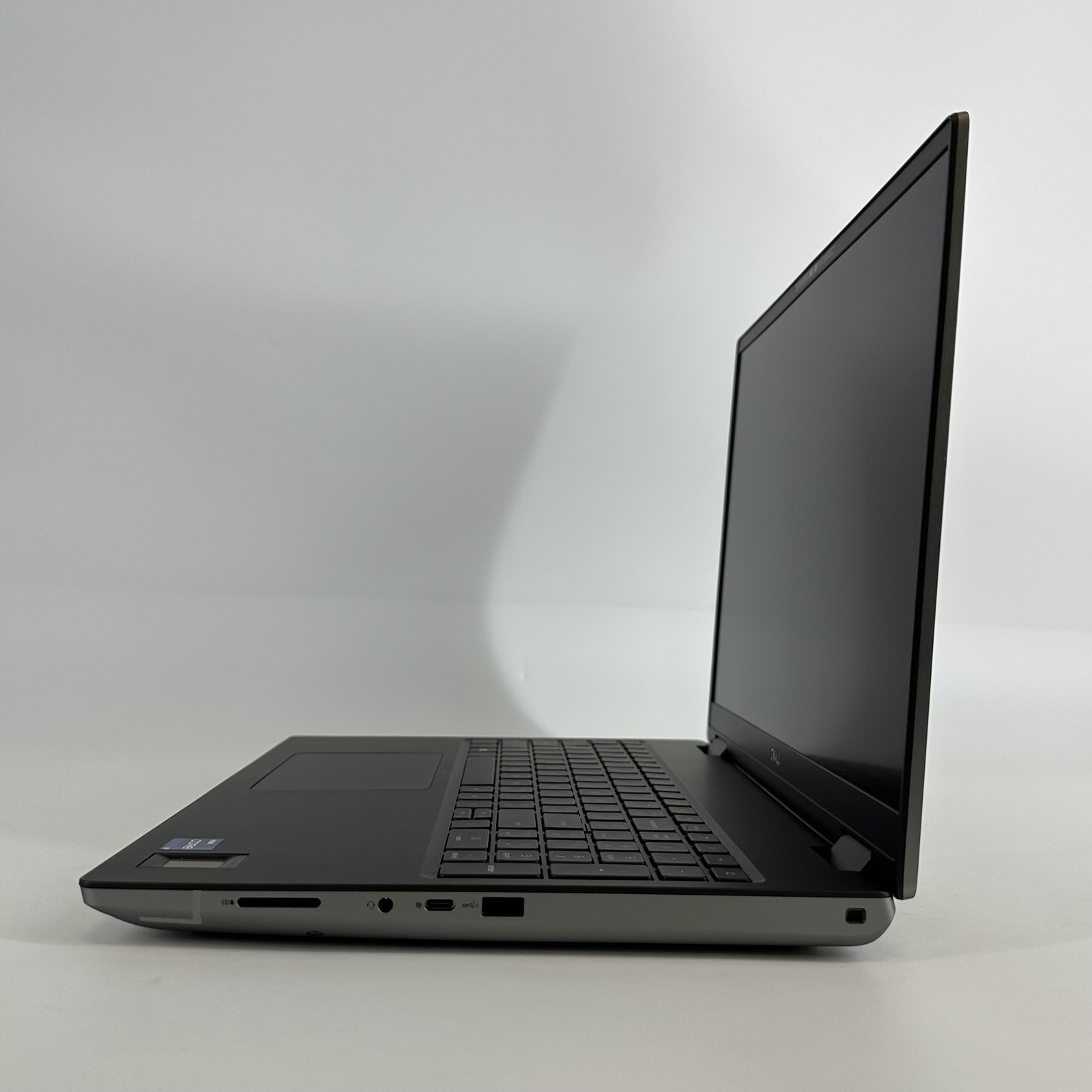 Dell Precision 7680 16 FHD+ 2.2 GHz i9-13950HX 64GB 1TB SSD RTX 3500 Ada Good