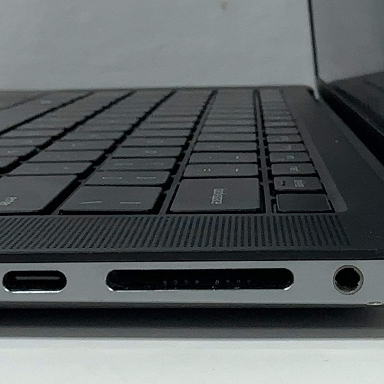 Dell Precision 5560 15.6″ i7-11800H 2.3GHz 64GB RAM 512GB SSD
