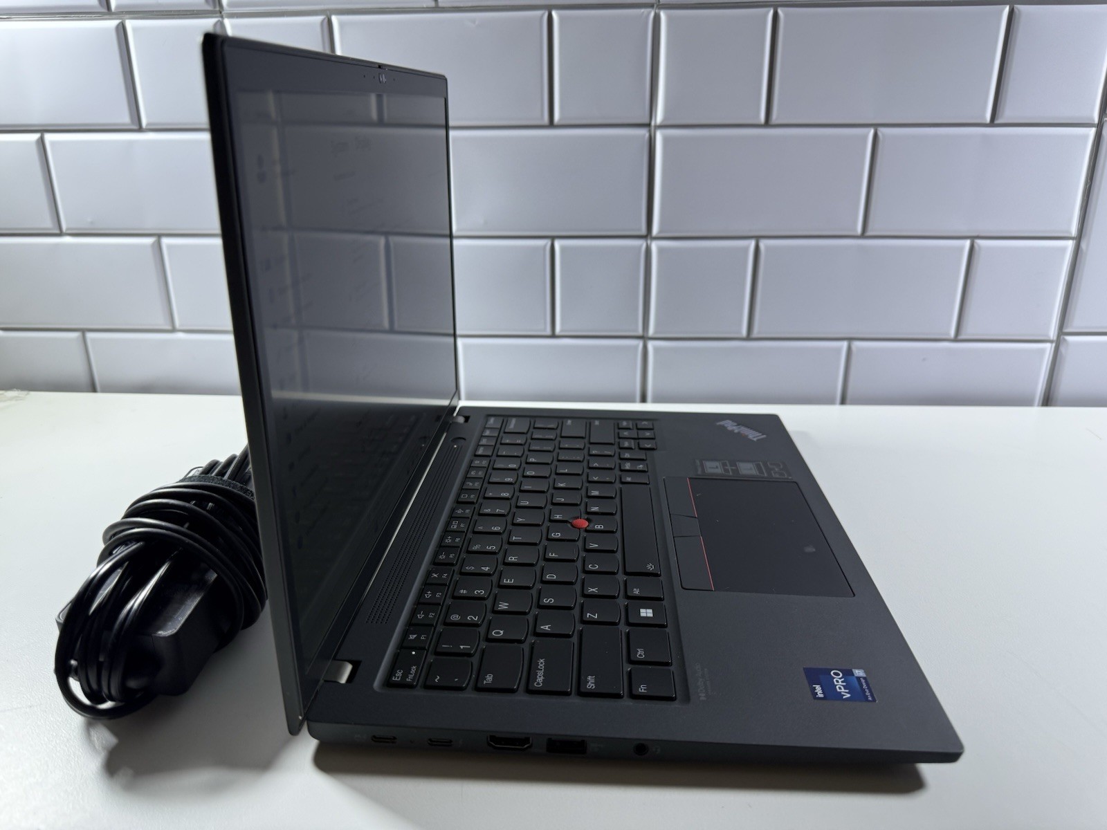 Lenovo ThinkPad T14s Gen 3 14″ i7-1270p 32GB 256GB Win 11 Pro Touchscreen