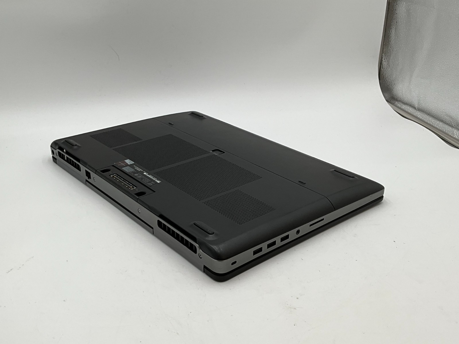 DELL Precision 7710 17.3″ i7-6820HQ 64gb 1tb/512gb M5000M Laptop 35292G2 no OS