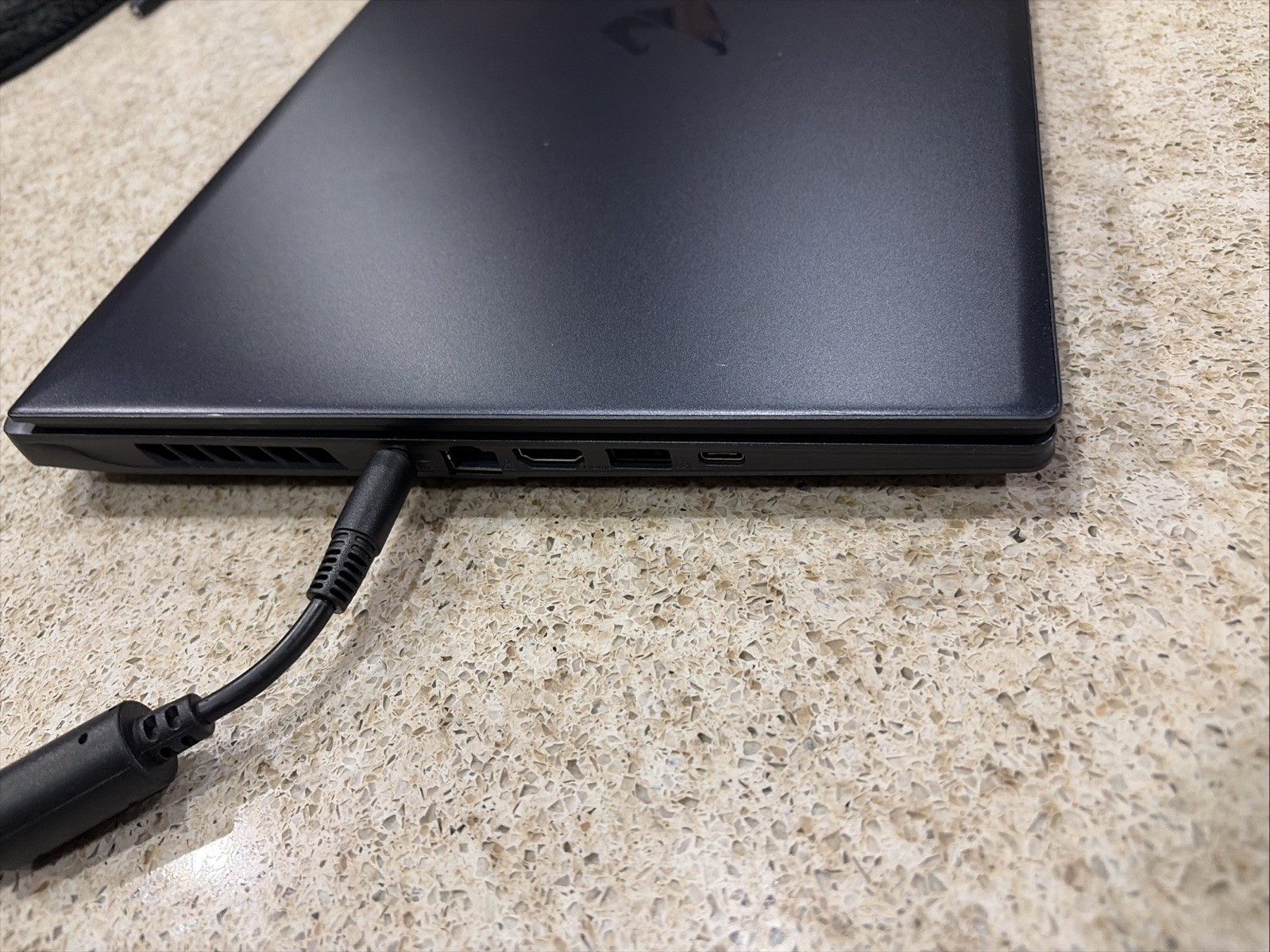gigabyte aorus gaming laptop 16x Nvidia Rtx 4070 I7-14650HX 32GB Ram 1TB