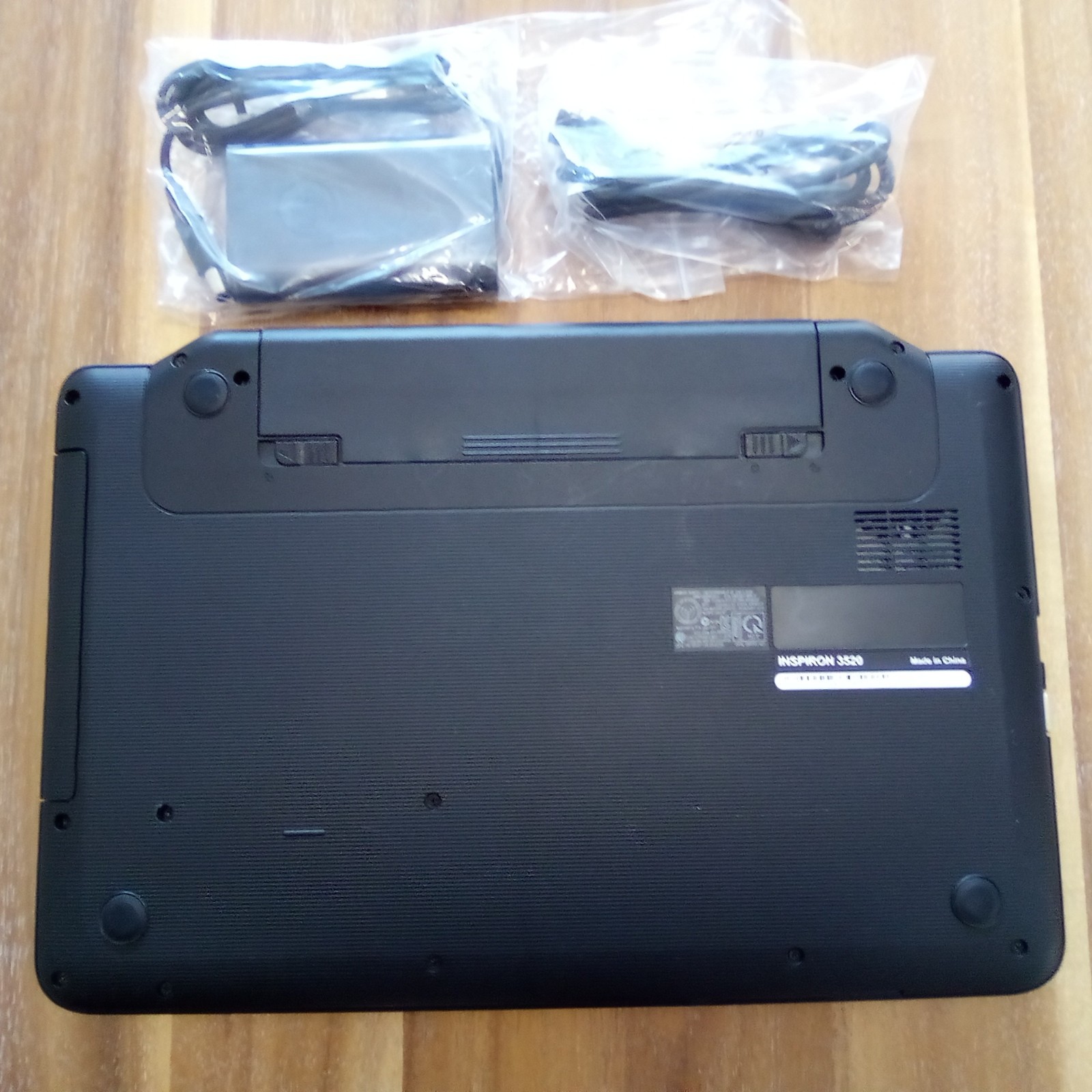 Dell Inspiron 3520 [Intel Core i5] [8 GB DDR3] [240GB SATA SSD] [Windows 11 Pro]