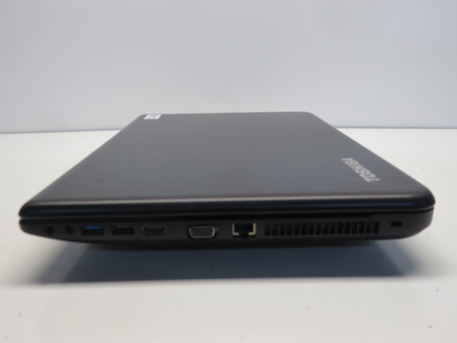 Toshiba Satellite C75D-A7370 AMD A6-5200 APU 2.00GHz 8GB NO HDD No Batt