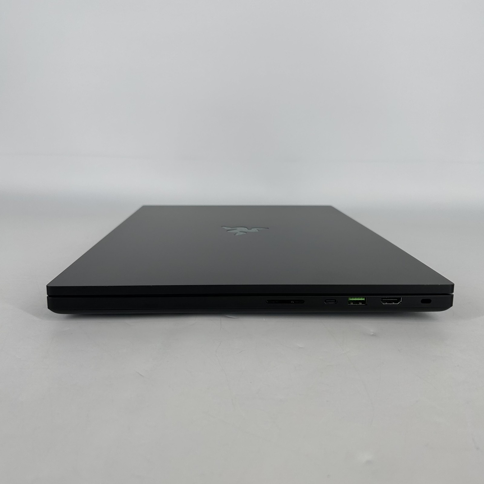 Razer Blade 18 240Hz QHD+ 2.2 GHz i9-13950HX 16GB 512GB SSD RTX 4090 FRAME GAP