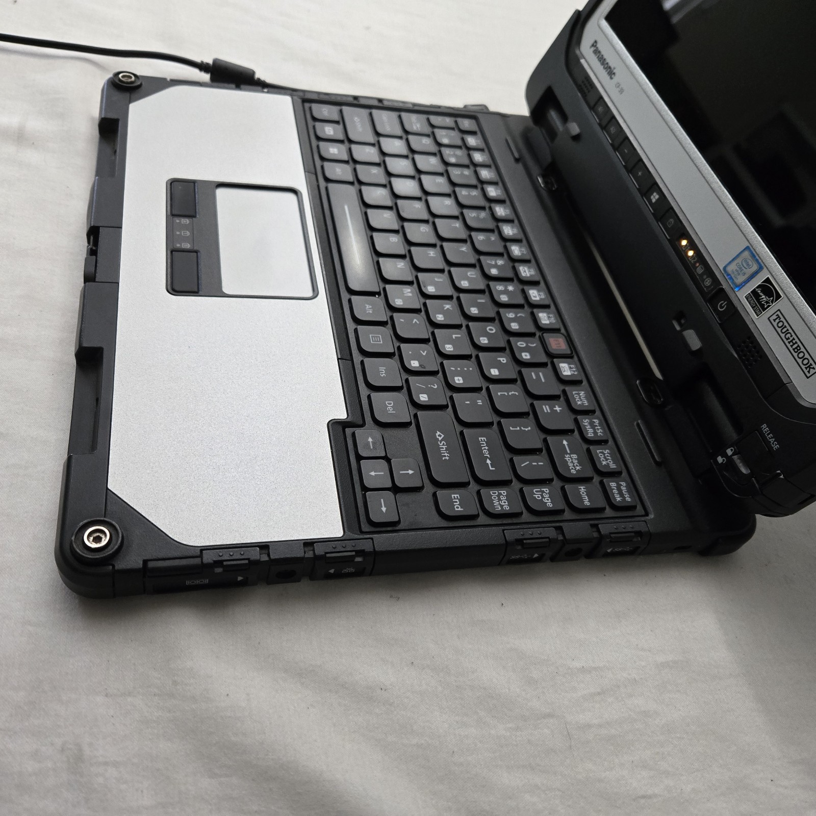 Panasonic Toughbook CF-33 i5-7300U 2.6GHz 256GB SSD 8GB Ram 4G — W11 — Grade B
