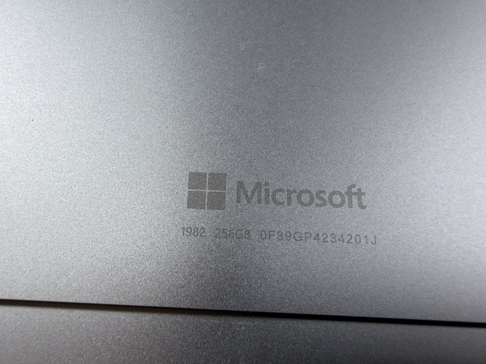Microsoft Surface Pro 8 (1982) i5-1145G7 – 16GB RAM – 256GB 120Hz – Win 11 Pro