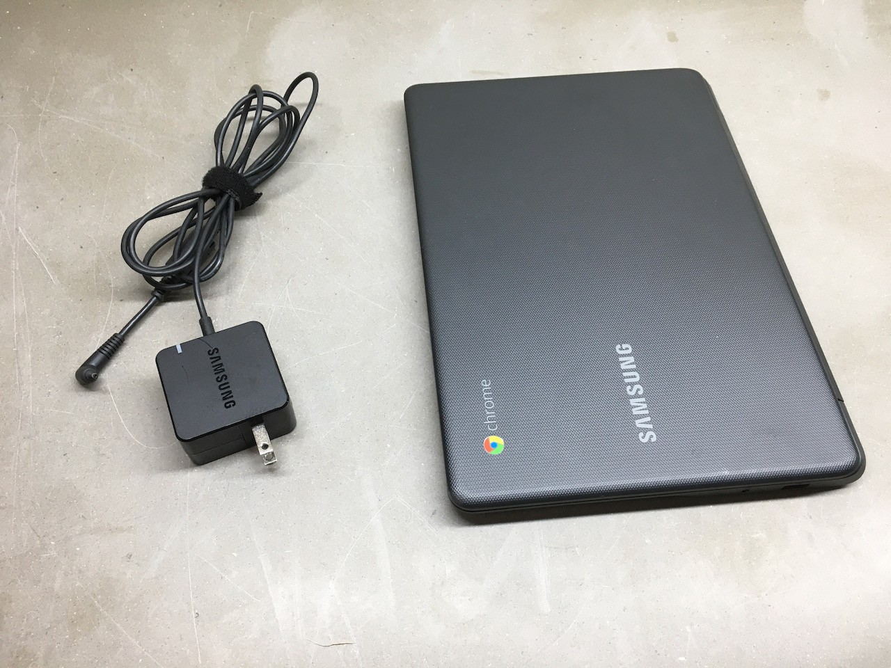 Samsung 11.6″ XE500C13-K06US Linux Debian 13 laptop 4GB RAM 64GB eMMC w/ power