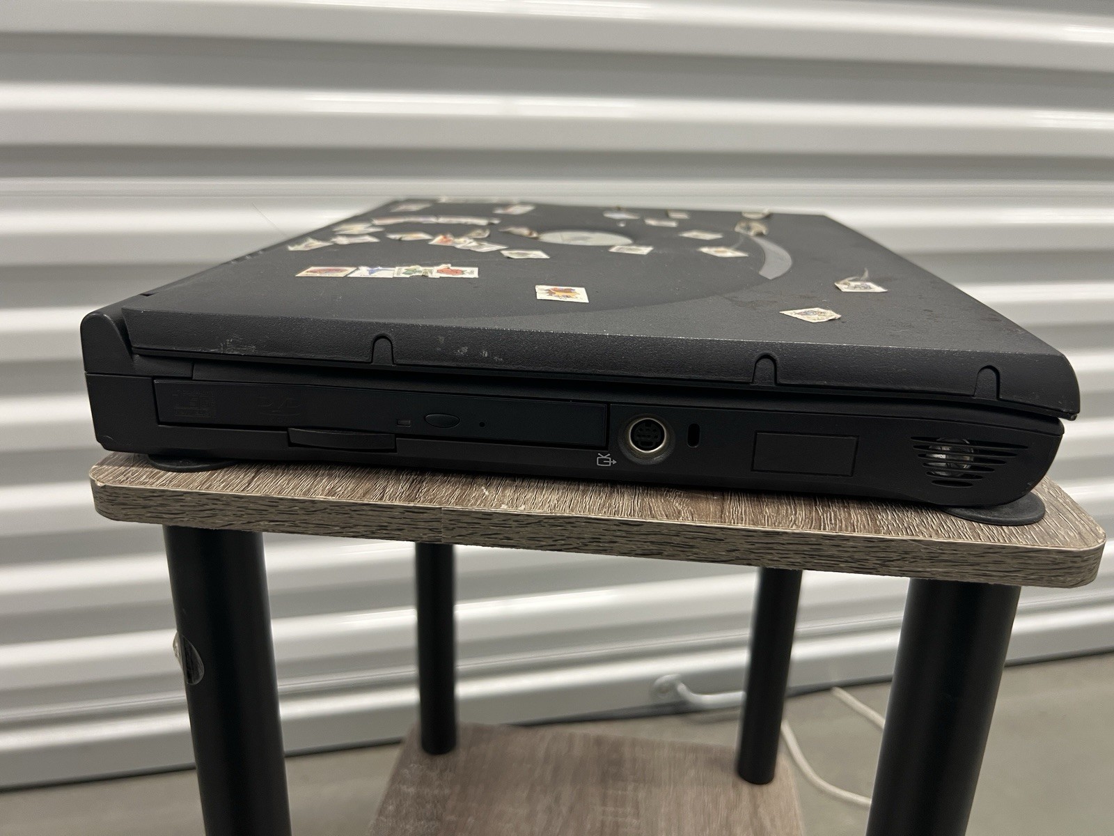 Dell Inspiron 8100 PP01X Pentium III Windows 98 Laptop DVD Floppy RS232 Nvidia