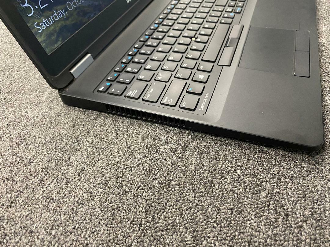 Dell Latitude E5570 Core i5-6300HQ 2.3ghz 8GB 128GB M.2 15.6″ Win 10 Laptop