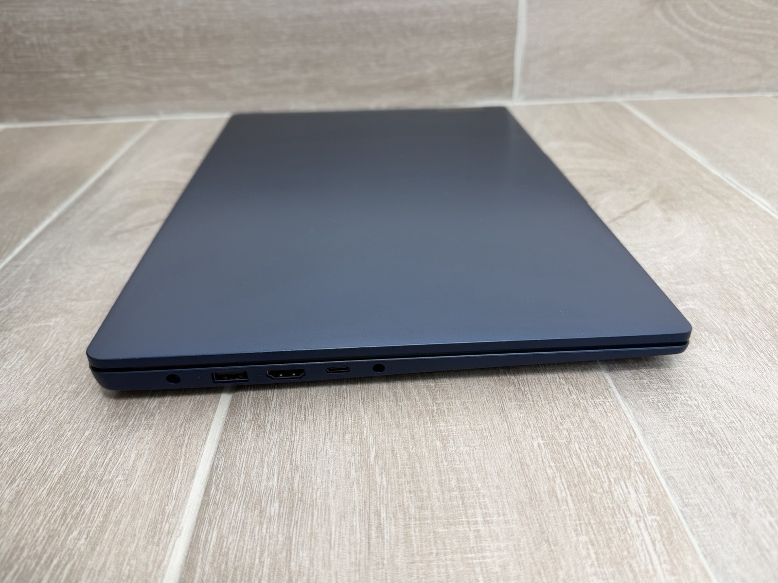 LENOVO IdeaPad Slim 3 15IAN8 15.6″ FHD Core i3-N305 8GB RAM 256GB NVMe Win-11