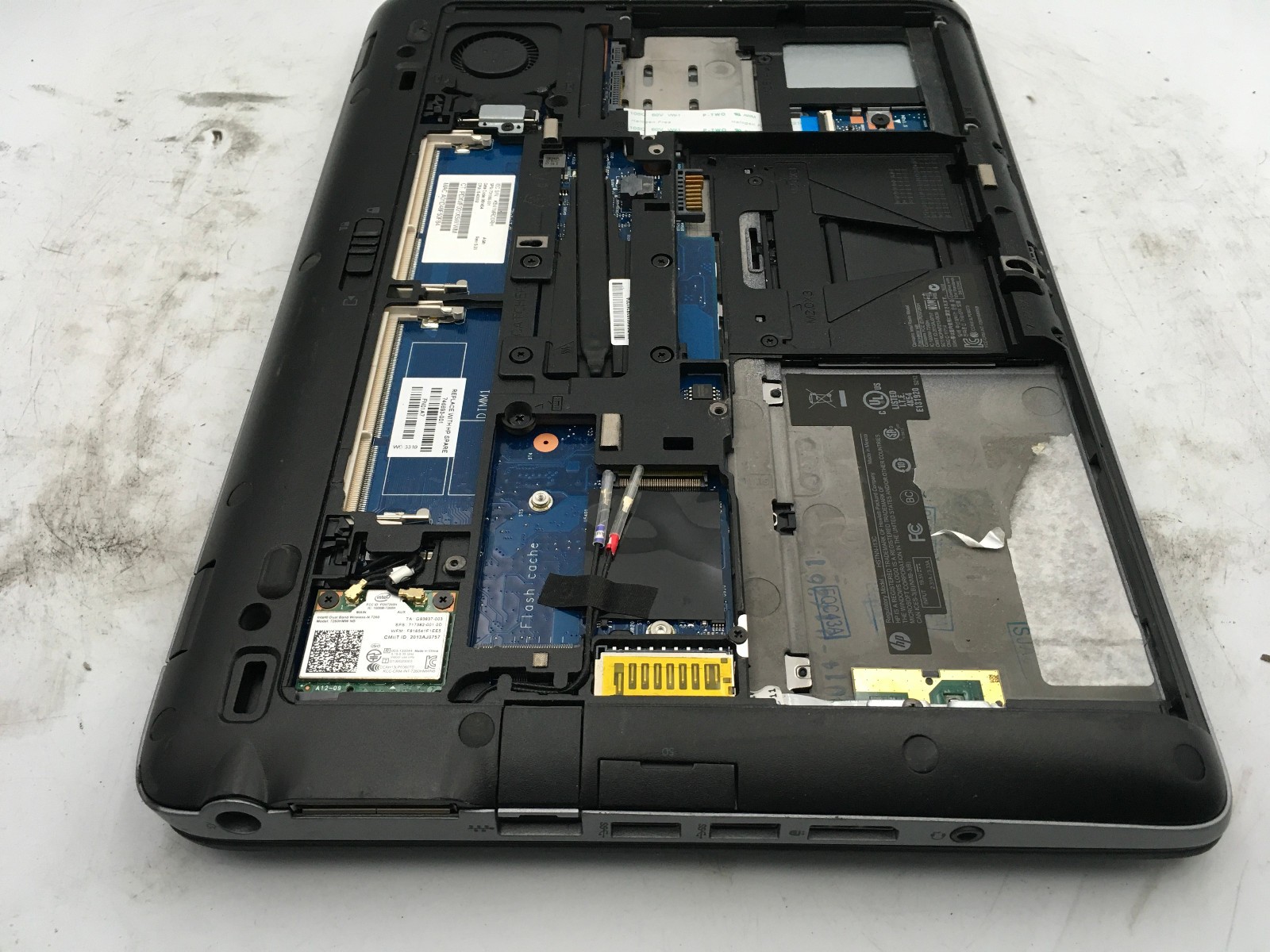 HP ELITEBOOK 820 G1 – FOR PARTS/BIOS LOCK – INTEL I5 4300U – NO RAM – READ – BB