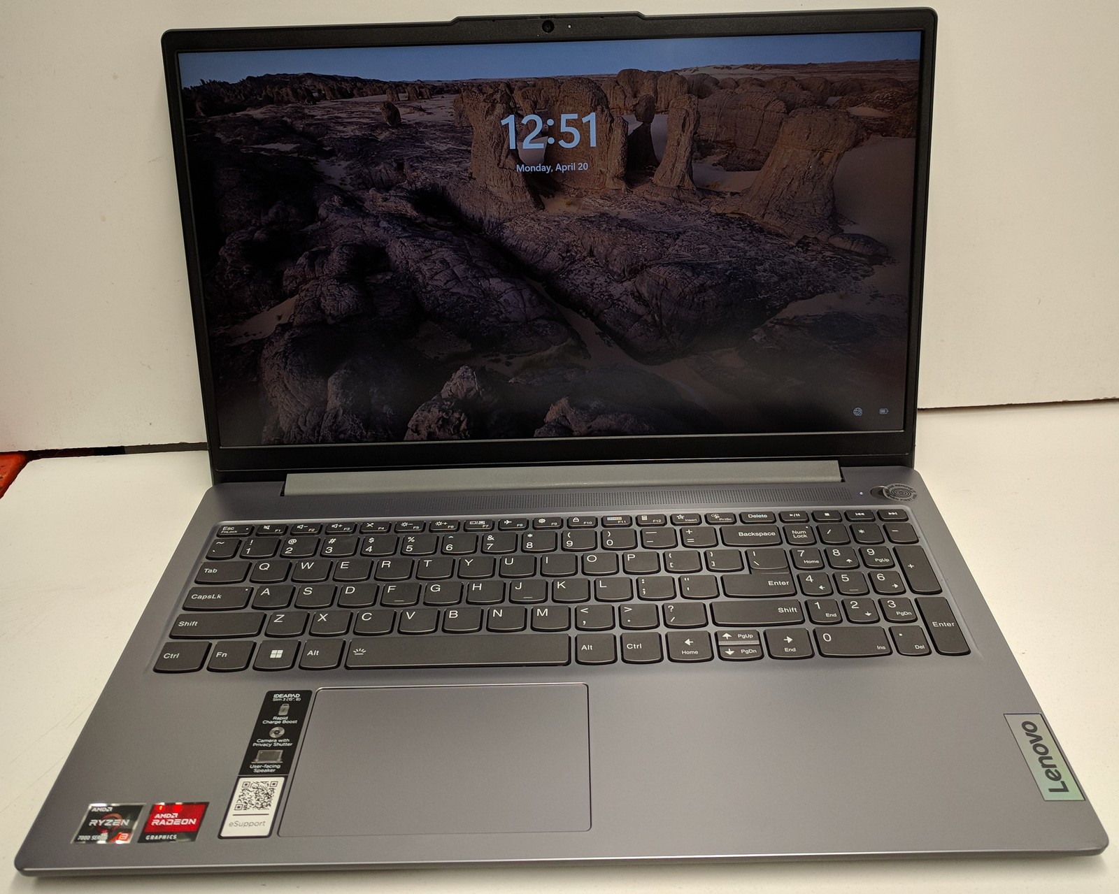 Lenovo Ideapad Slim3 15AMN8 R3-7320U@2.4GHZ, 8GB, 512GB