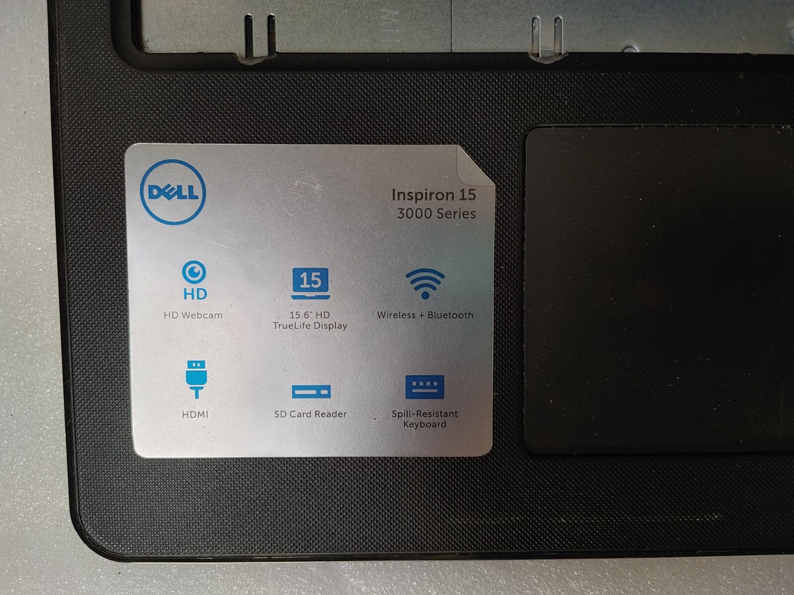 DELL INSPIRON 15 3567 CORE i3-7100U @ 2.4 GHz, NO RAM ,NO HD , FOR PARTS ONLY