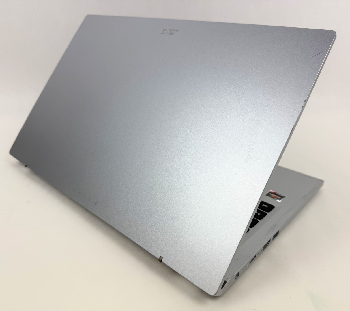 Acer Aspire 3 A315-24PT 15.6″ FHD Touch Ryzen 5 7520U 16GB 128GB SSD W11H – Read