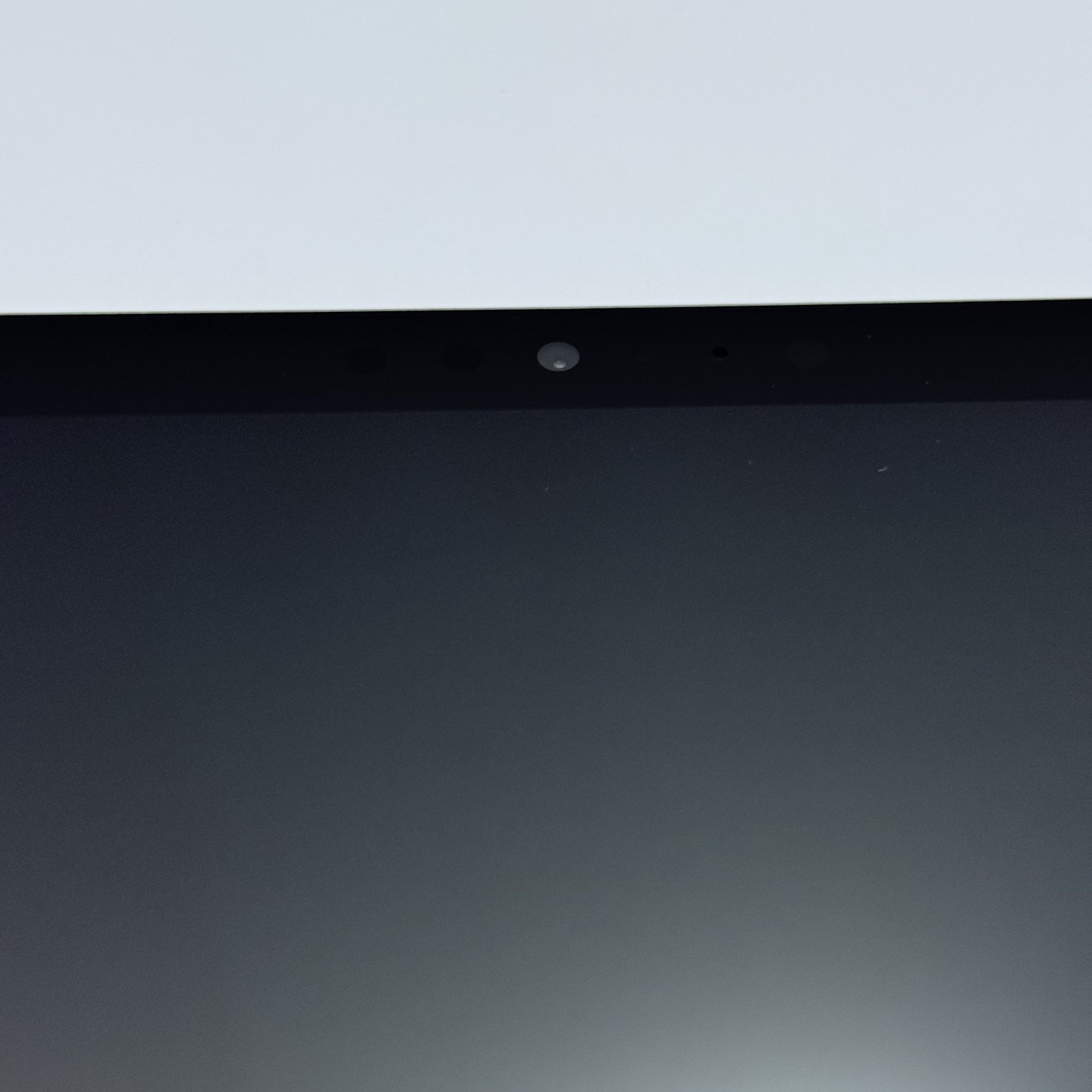 Microsoft Surface Go 1824 Pentium 4415Y 8GB RAM 128GB SSD 10″ – Silver (GRADE C)