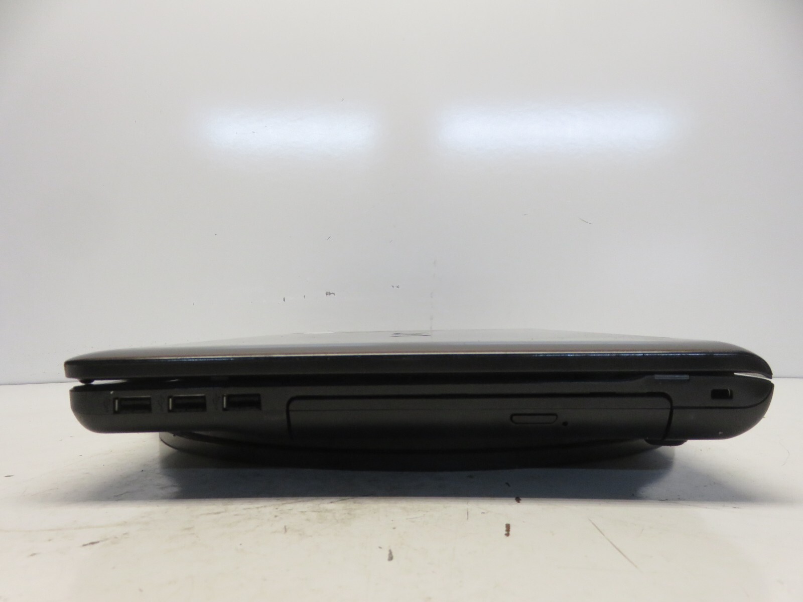 Sony Vaio PCG-71312L Intel i3-330M 2.13GHz 4 GB NO HDD No Batt