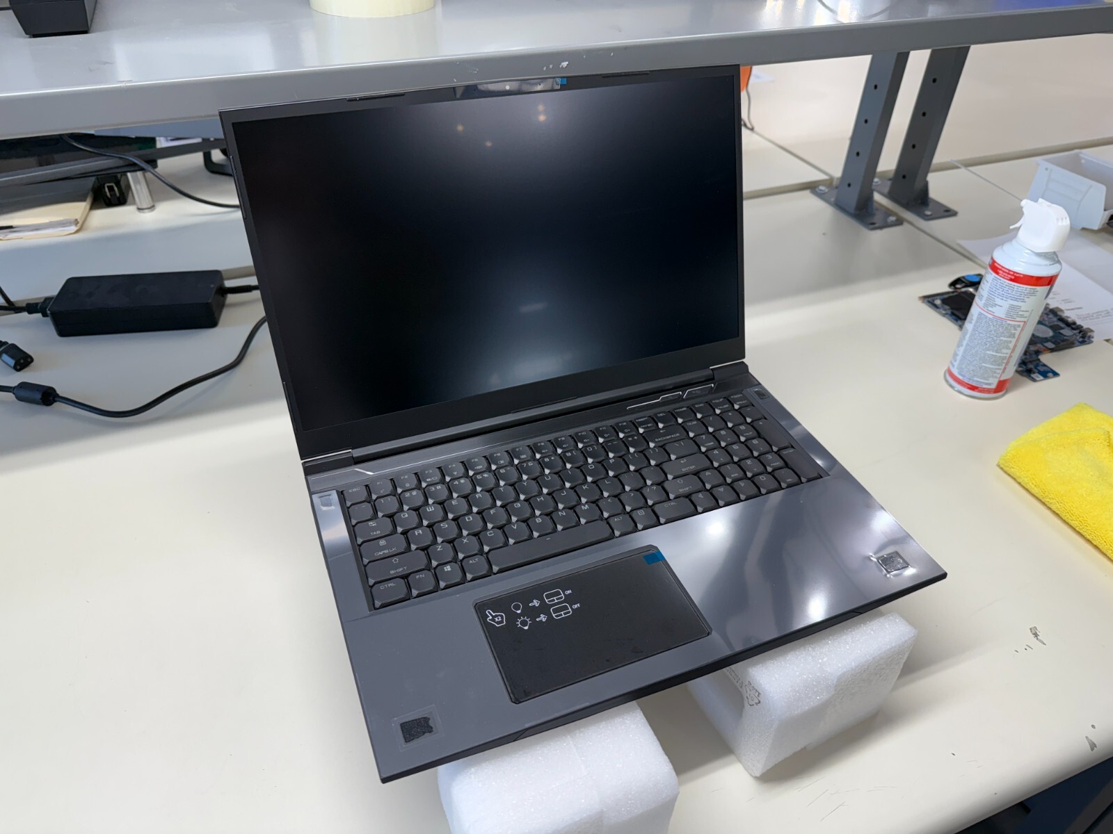 Eluktronics MECH 17 G1Rx gaming laptop 8750H GTX 1060 FHD 144Hz W 11 NO Battery