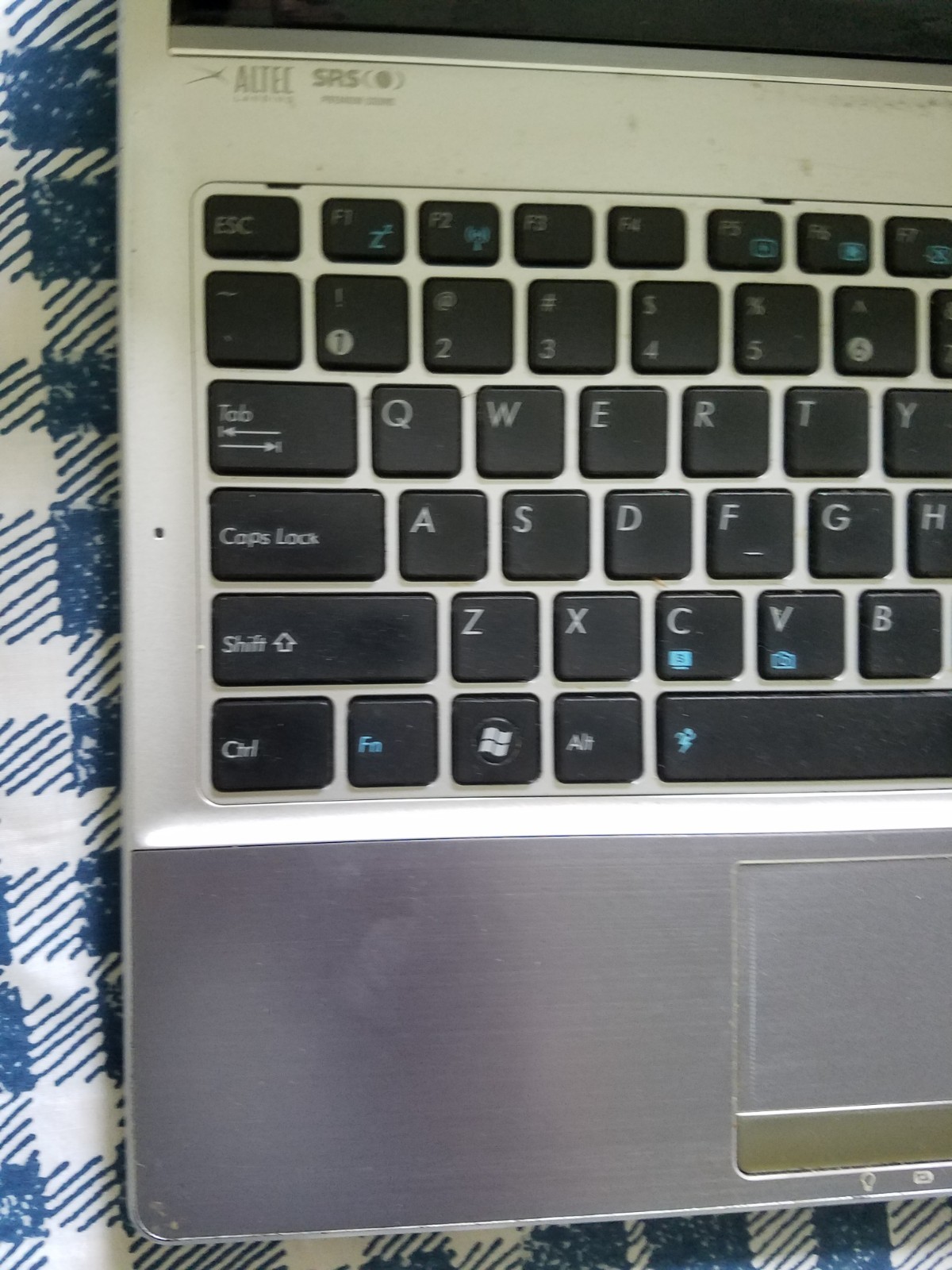 ASUS laptop U30J Laptop Intel Core i3 M370@ 2.4GHz 4GB 320GB HDD Windows 10