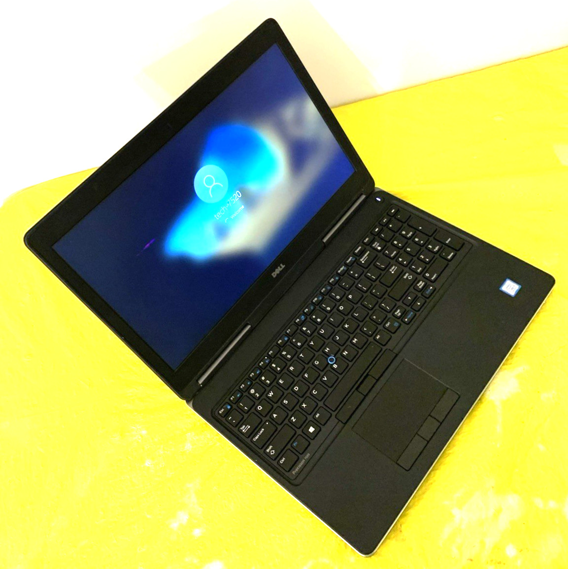 Dell Precision 7520 Workstation 15.6″ Core i7-7820HQ 2.90GHz 16GB Ram 2 TB HDD
