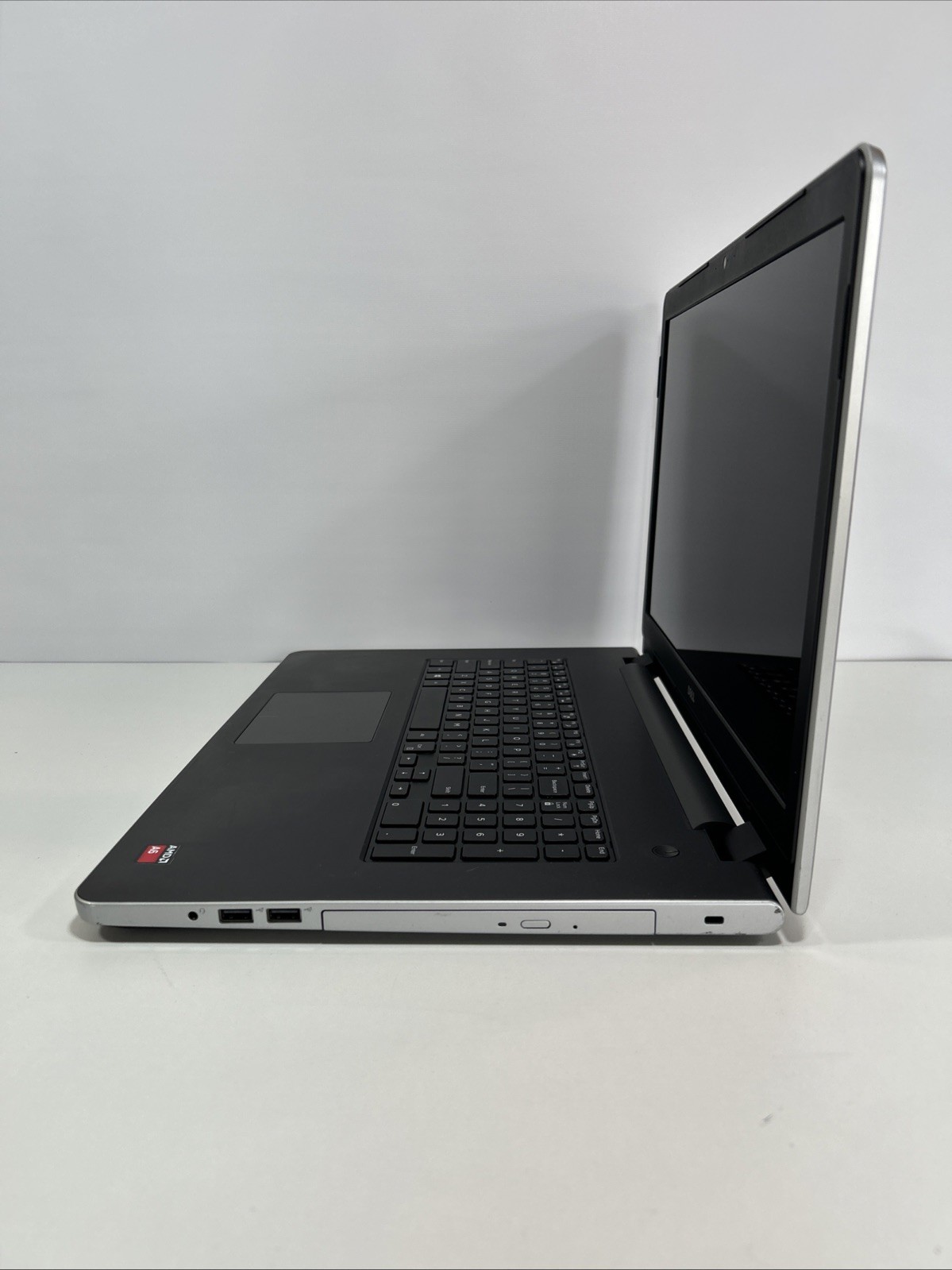 Dell Inspiron 5755 17.3″ AMD A6 7310 AMD Radeon R4 2.0GHz 16GB 256GB SSD Win11P