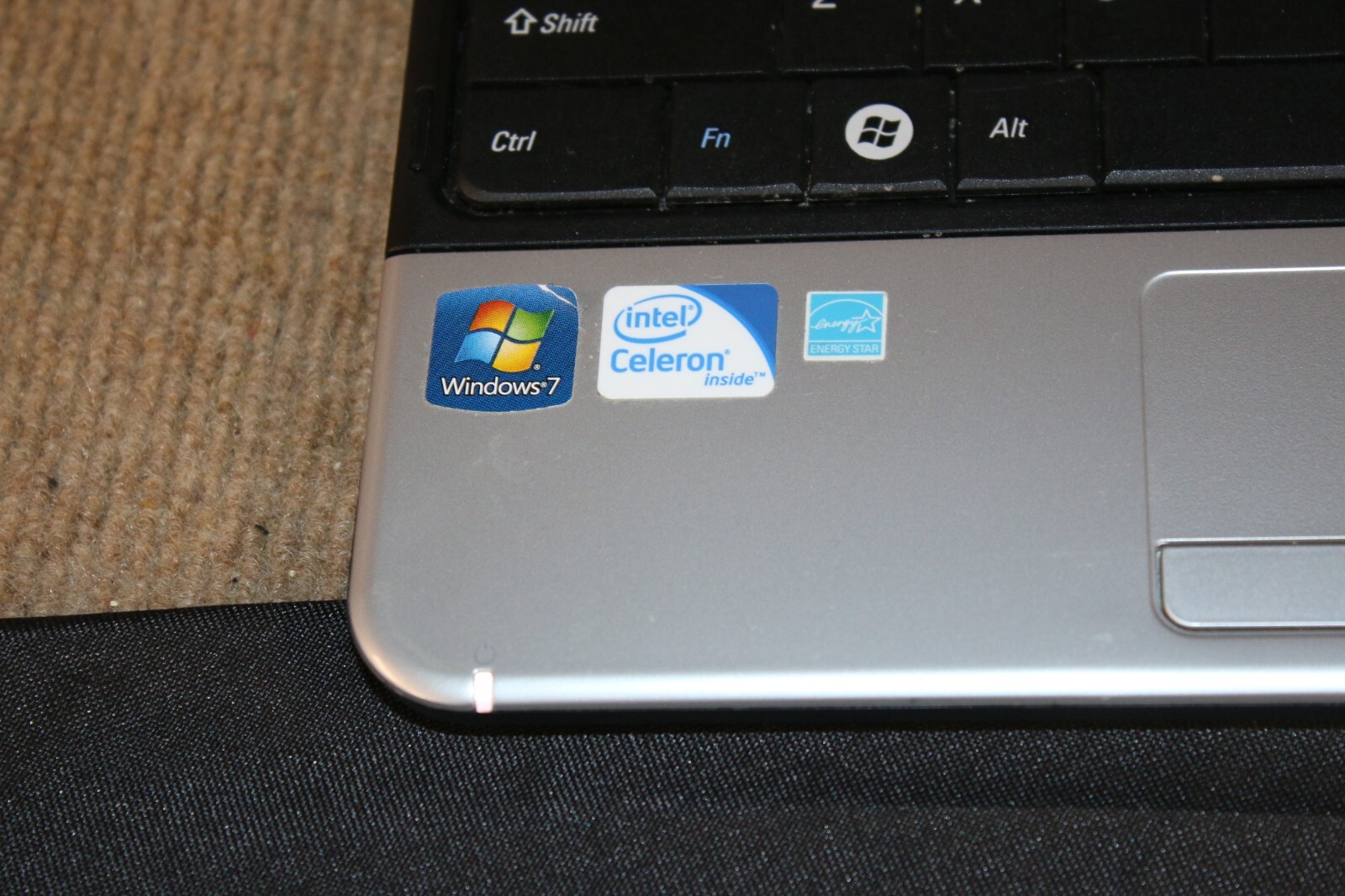Dell Inspiron 11z PO3T Celeron 1.3ghz 2gb Ram Win 7 Home Premium WORKS!