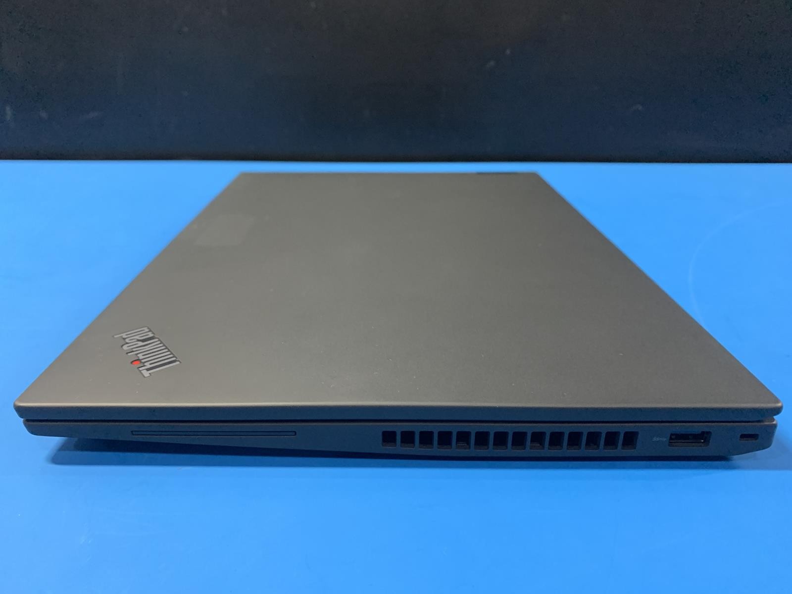 Lenovo ThinkPad P16s Gen 2 16″ Core i7 1370P 2.19GHz 16GB DDR5 NO HDD NO OS