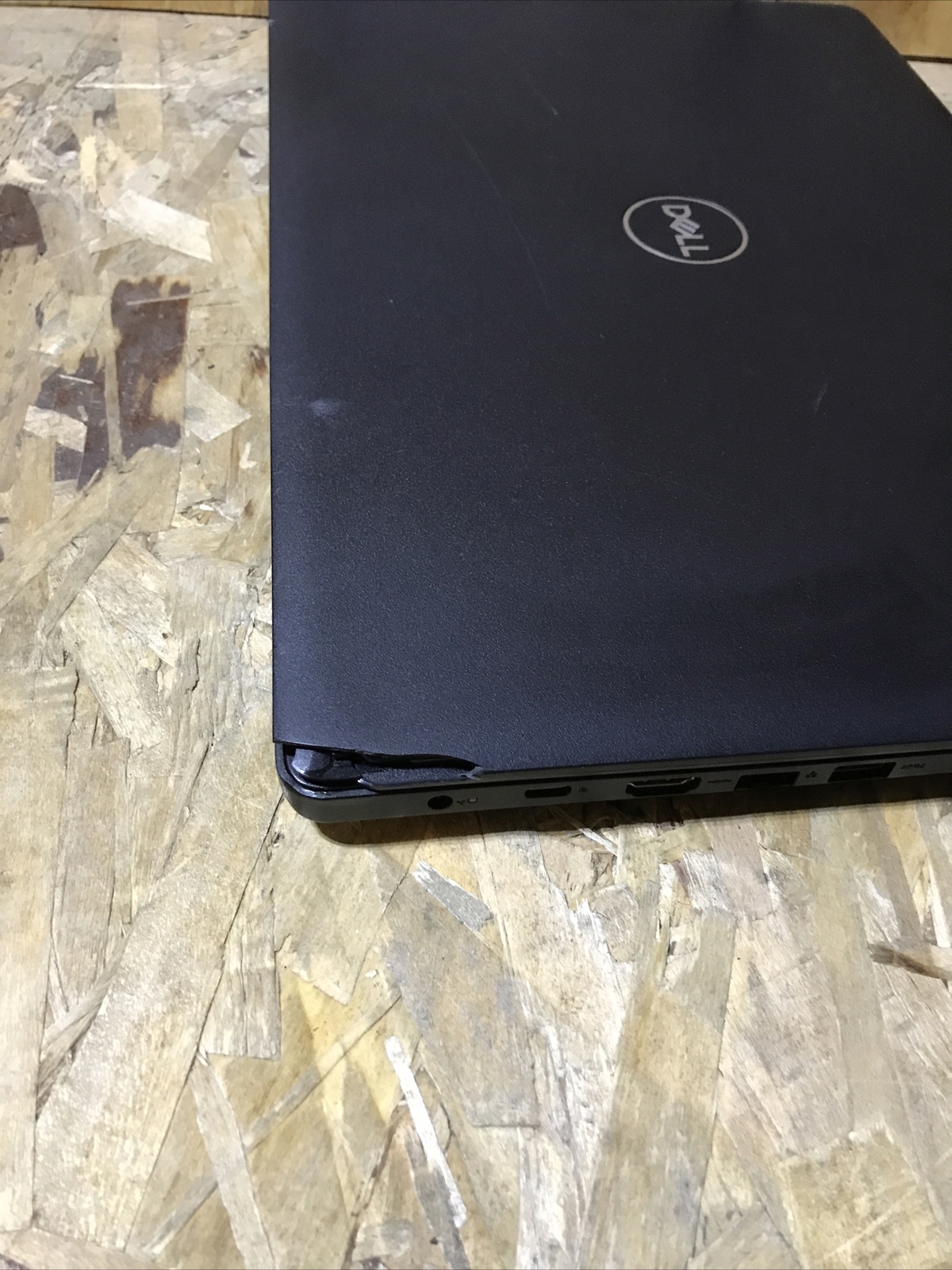Dell Latitude 3590 Core i3-7130U 2.7 GHz 4 GB 500 GB 15.6″ Win10 A111
