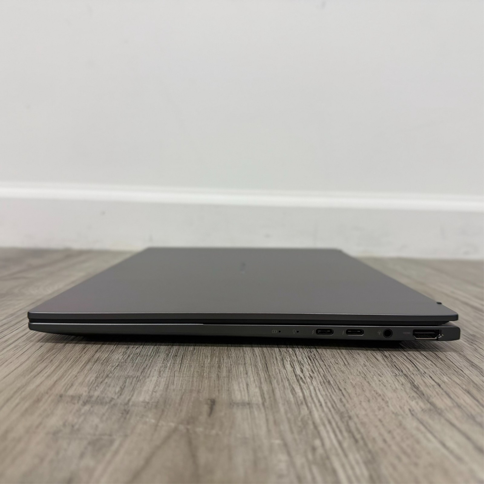 ASUS Zenbook 14″ OLED Touch WUXGA Laptop Intel Core Ultra 9 285H 32GB 1TB