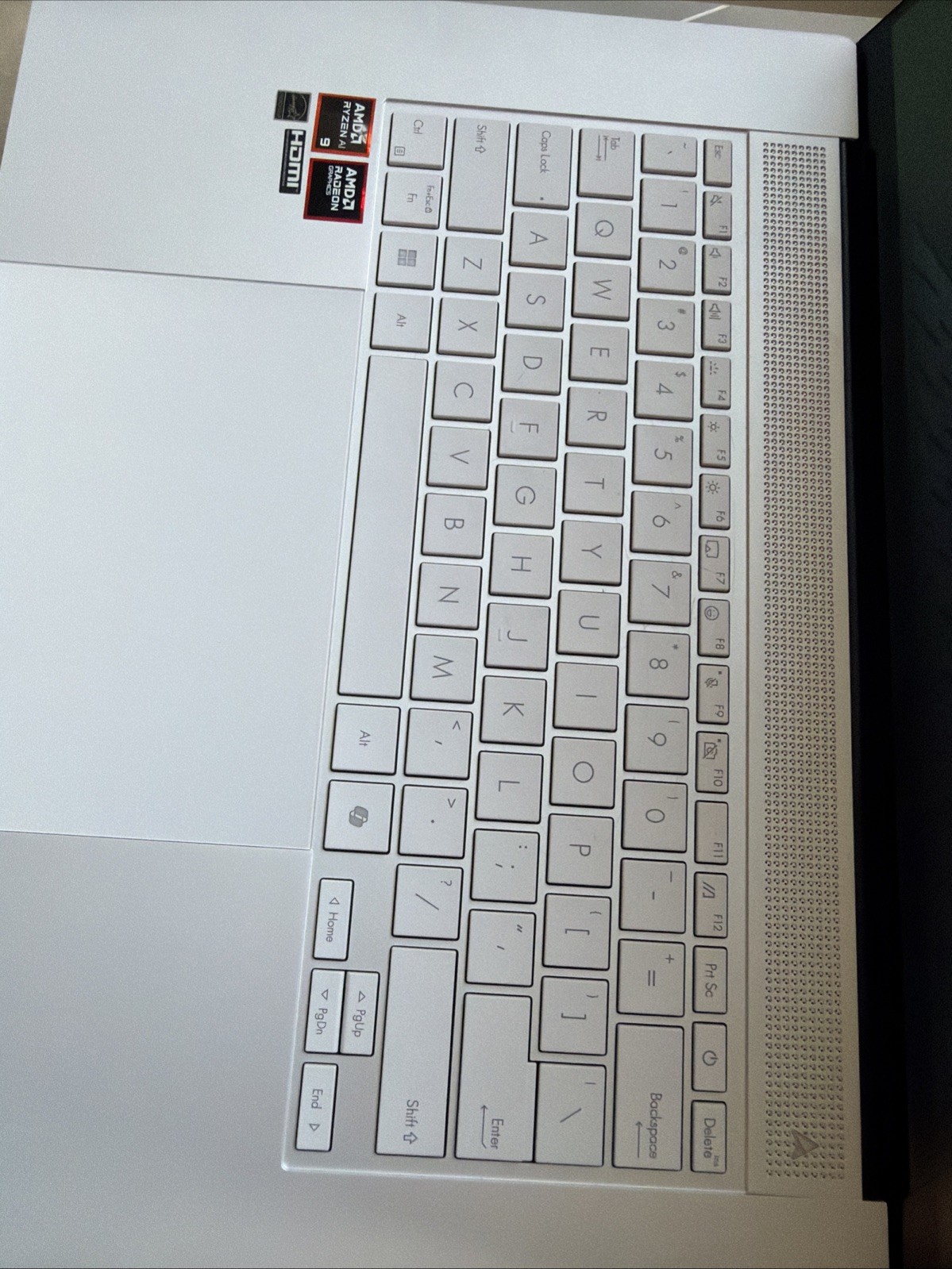 ASUS Zenbook S 16 16” 3K OLED Touchscreen 120Hz AMD Ryzen AI 9 365 24GB 1TB W11H