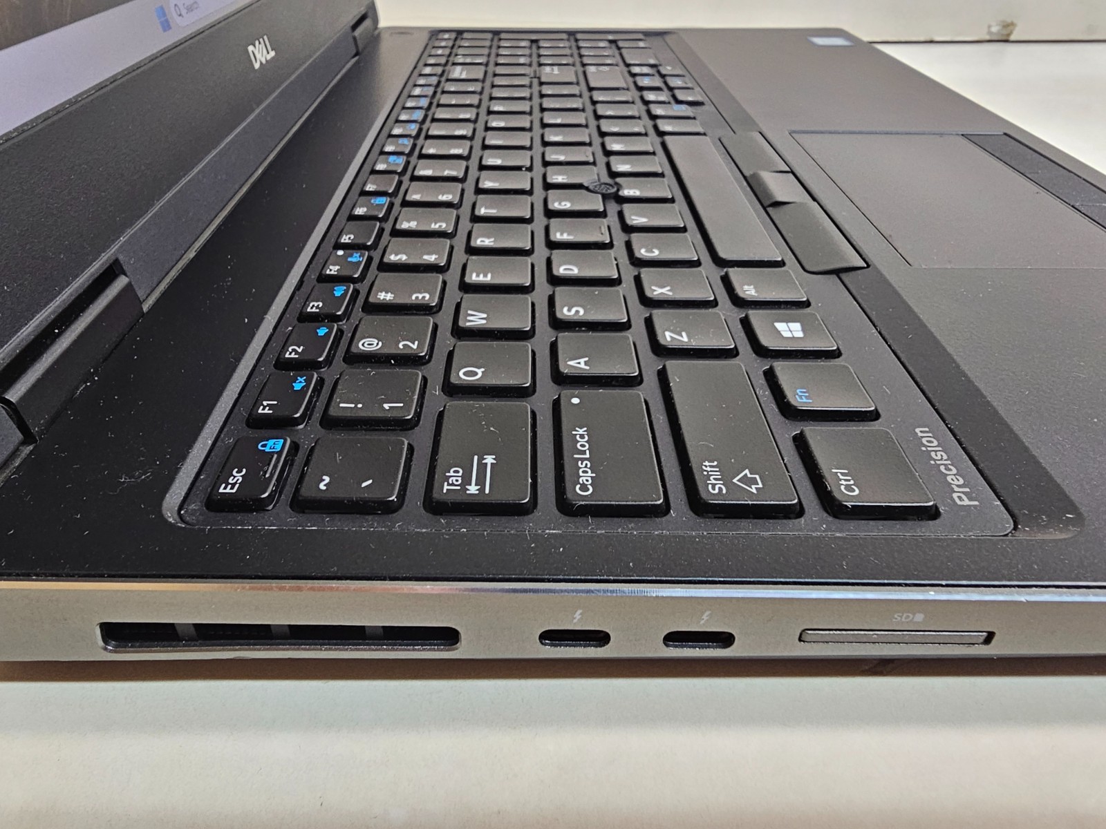 Dell Precision 7530 Laptop – 2.6 GHz i7-8850H 16GB 256GB SSD Cam P1000 15.6″ SP1