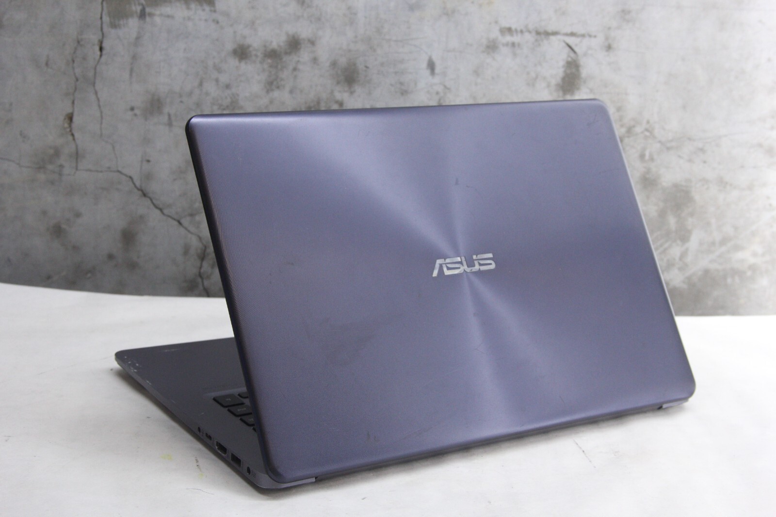 Asus F510U | AS-IS for Parts, No Chrg, Pwr, POST, LCD Blemishes, No Drives |