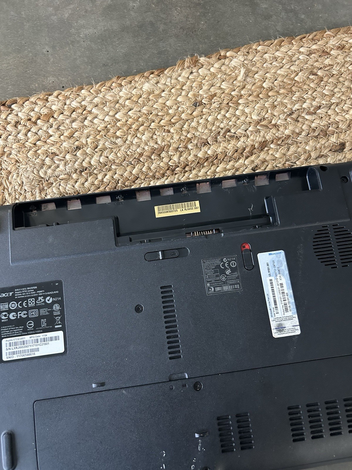 Acer Aspire 5733Z-4851 Laptop No Battery Or Charger Works
