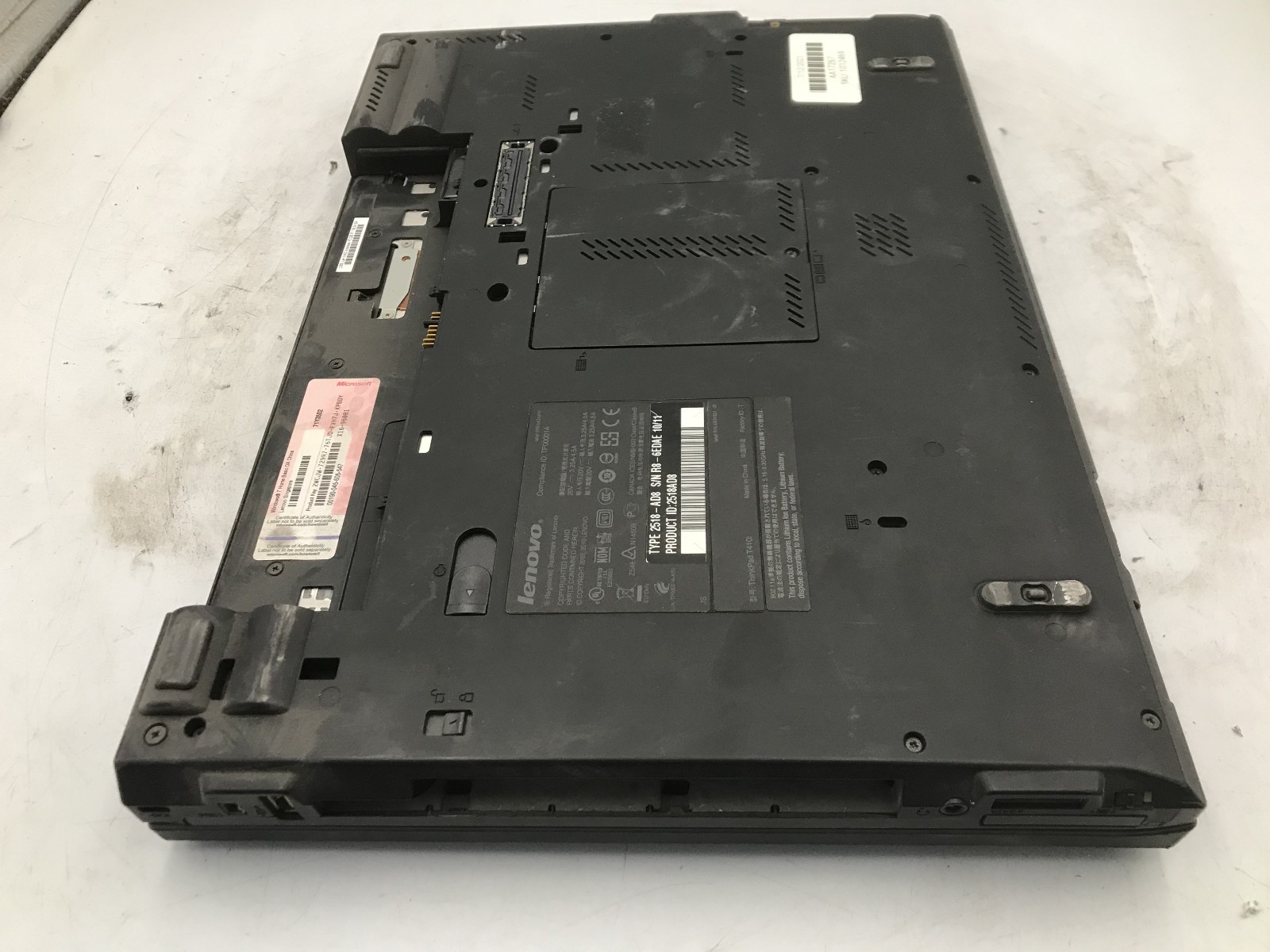 LENOVO THINKPAD T410i – FOR PARTS/NO POWER – INTEL I3 1ST GEN – NO RAM -READ-BB
