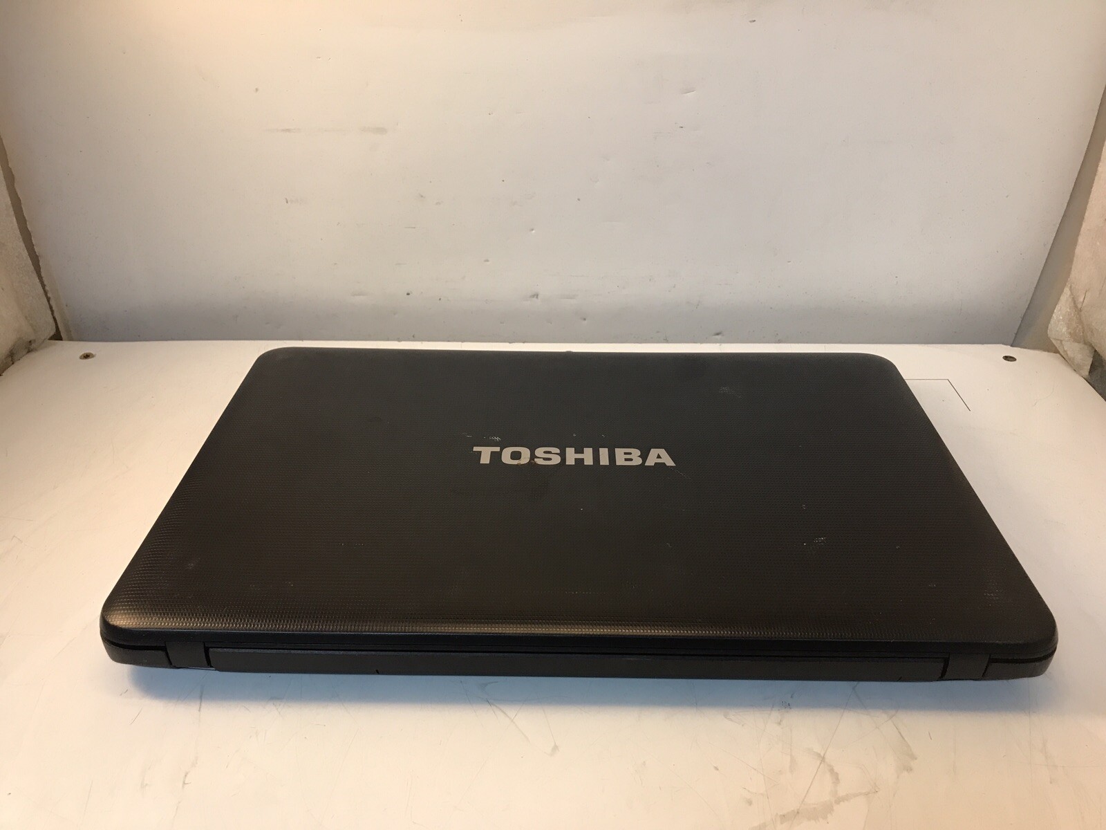 Toshiba Satellite C855D-S5950 AMD E-300 APU with Radeon HD Graphics@1.30GHz