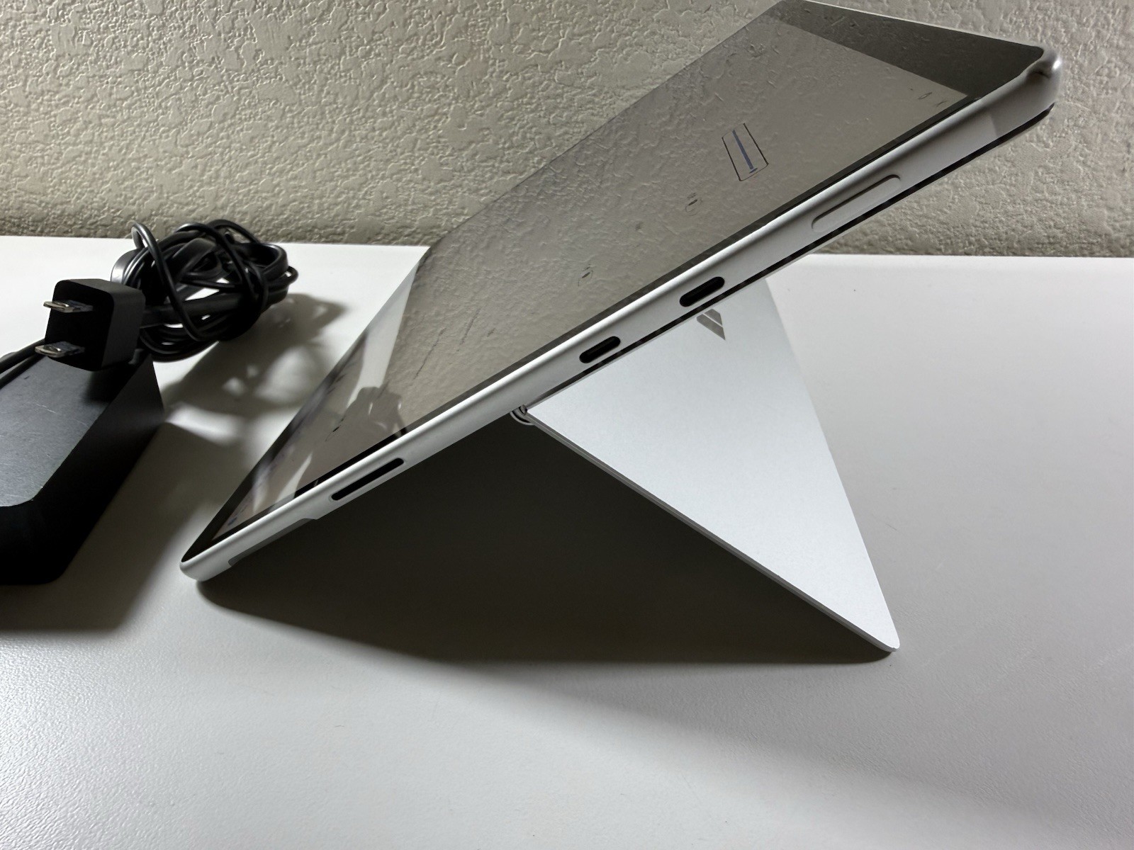 Microsoft Surface Pro 8 (1982) i5-1145G7 – 16GB RAM – 256GB 120Hz – Win 11 Pro