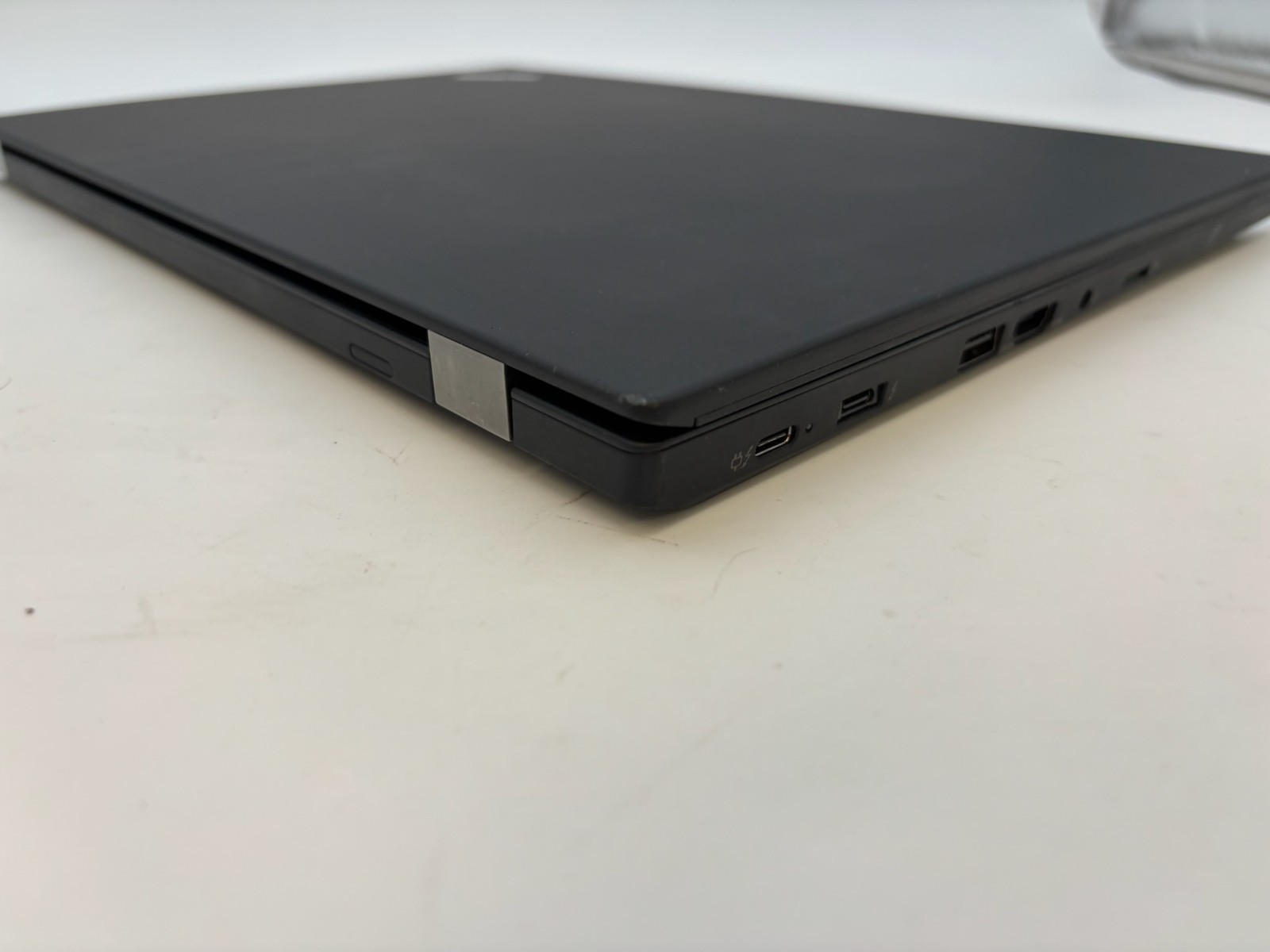 Lenovo T15 Gen 2 15.6″ 512 GB SSD 16 GB RAM i7-1165G7 Windows 11 Pro