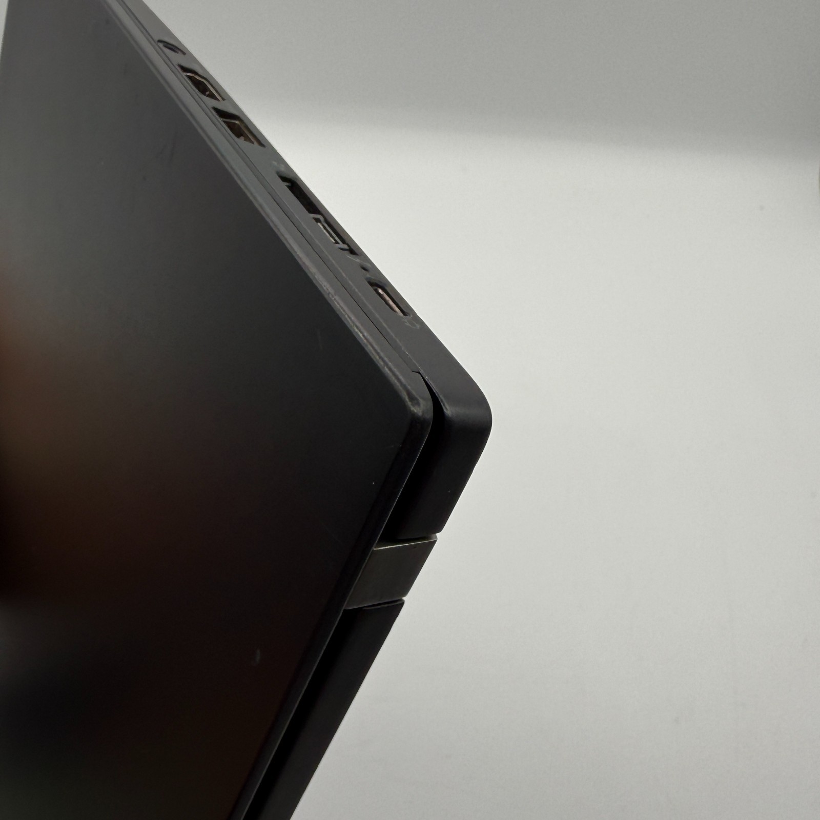 Lenovo ThinkPad T490s 14″ i7-8565U 16GB RAM 256GB SSD Win11 Pro See Pictures