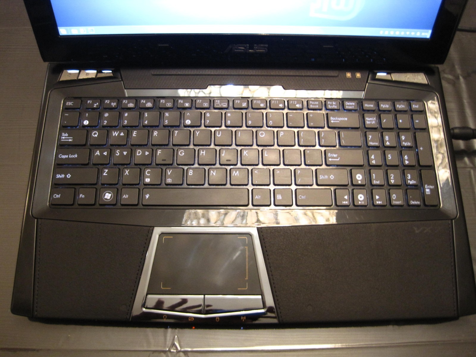 Asus Automobili Lamborghini VX7 – Full Set – Mint Condition – gaming laptop