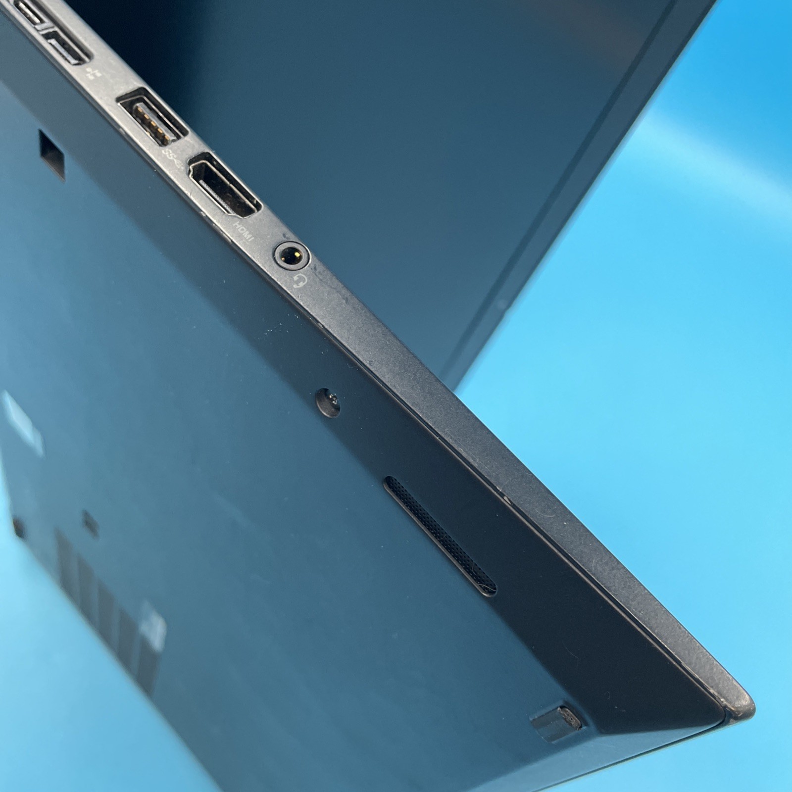 Lenovo ThinkPad T490s | i7-8665U | 16GB RAM | NO DRIVE/OS | 86% BATTERY