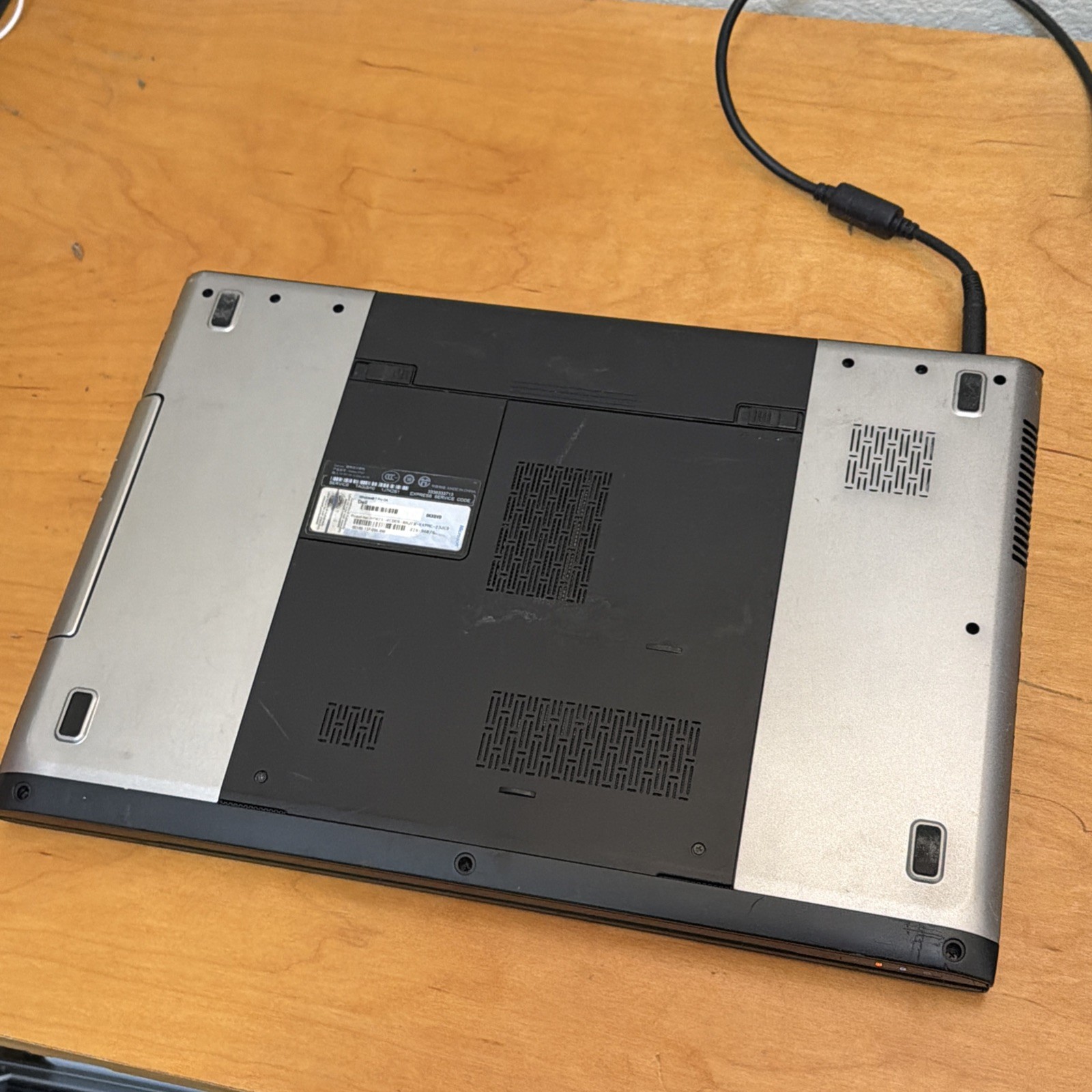Dell Vostro 3750 17.3″ Windows 7 Pro Laptop Intel i5-2410 4gb 320gb HDD DVD