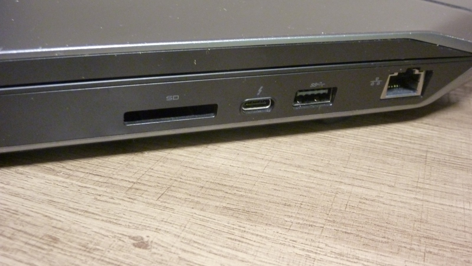 Dell Alienware 17 R3 Gaming Laptop i7-6700HQ GTX 1070 17.3″ for PARTS w/ AC