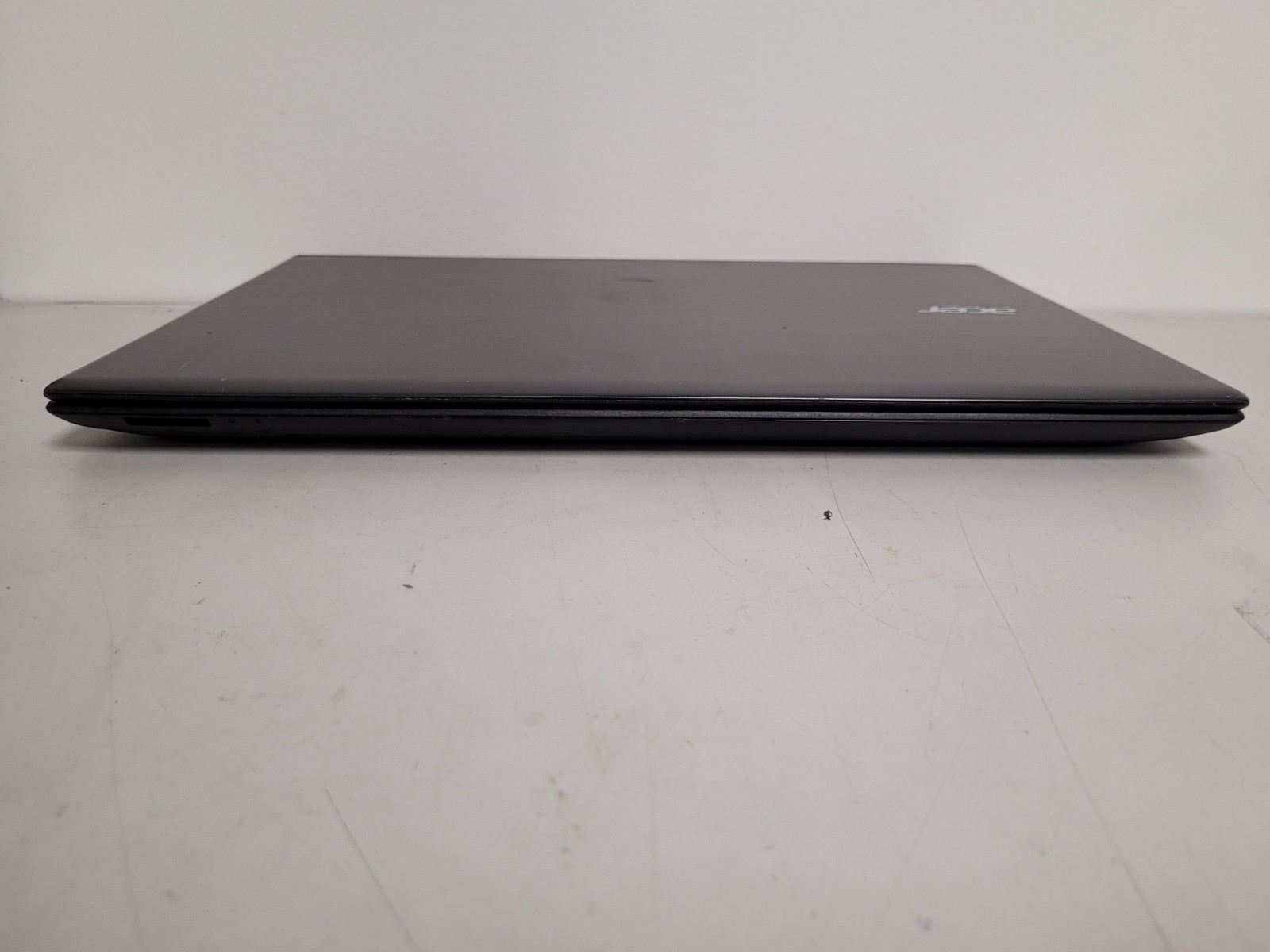 Acer aspire E5-576 16.6″ i3-8130u 2.2ghz 6gb ram 1tb hdd NXGRYAA0019180BC847600