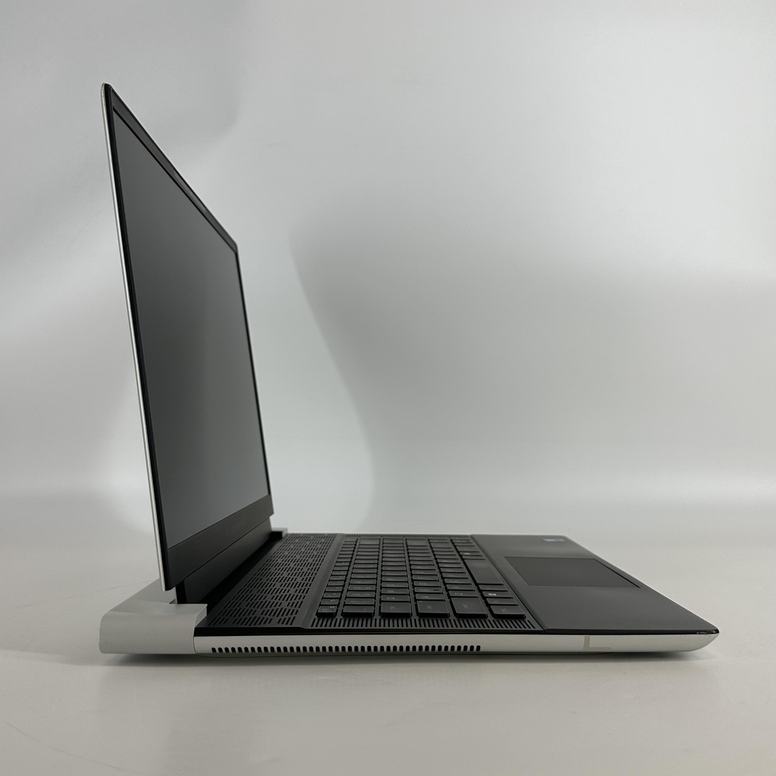 Alienware X16 R2 240Hz QHD+ 2.5 GHz Ultra 9 185H 32GB 4TB SSD RTX 4090 Very Good
