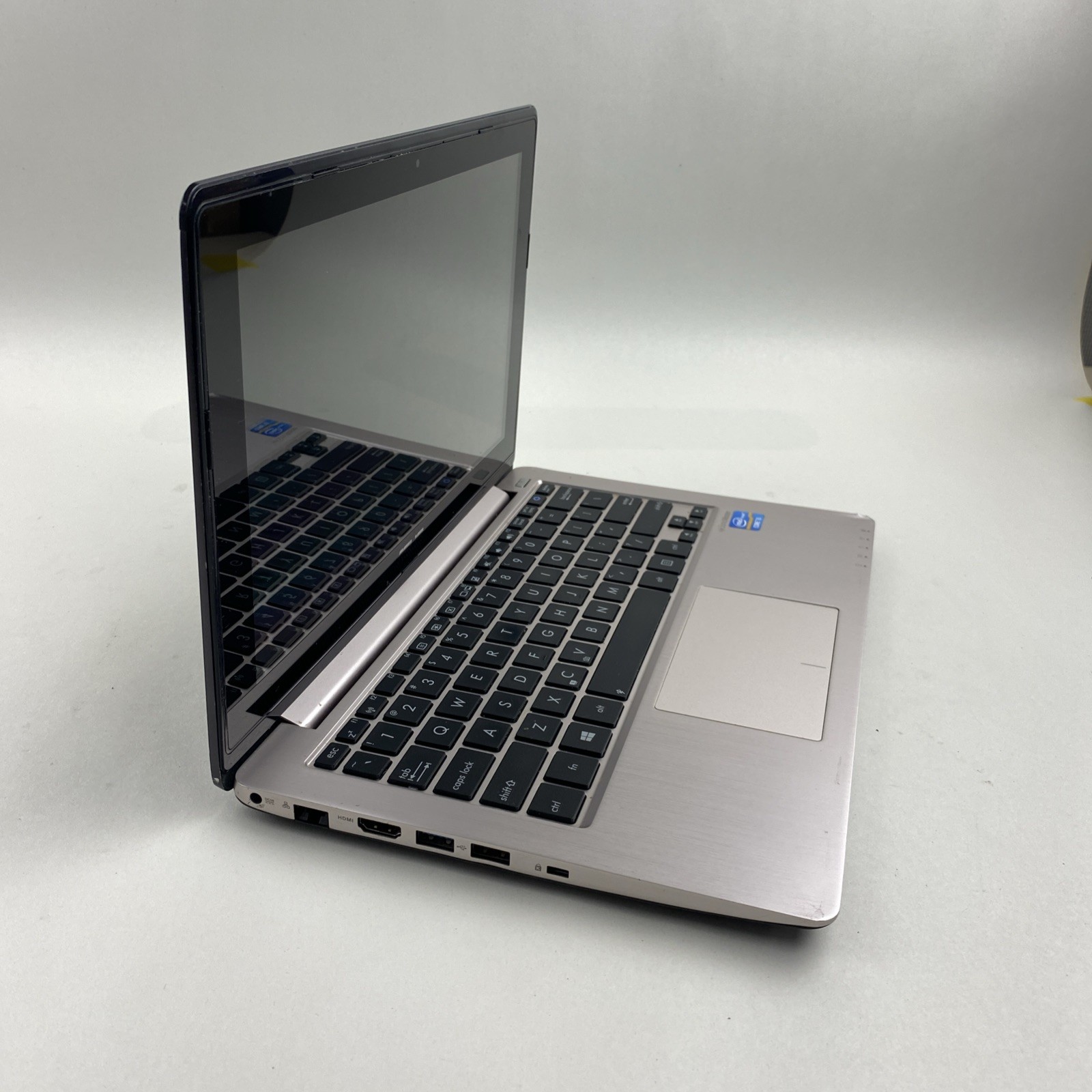 ASUS X202E Intel Core i3-3217U 1.80GHz 4GB RAM 11.6″ No Battery No HDD No OS