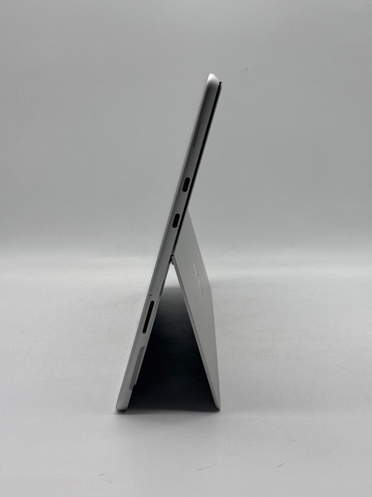Microsoft Surface Pro 8 13″ Core i7-1185G7 16GB RAM 512GB SSD – For Parts