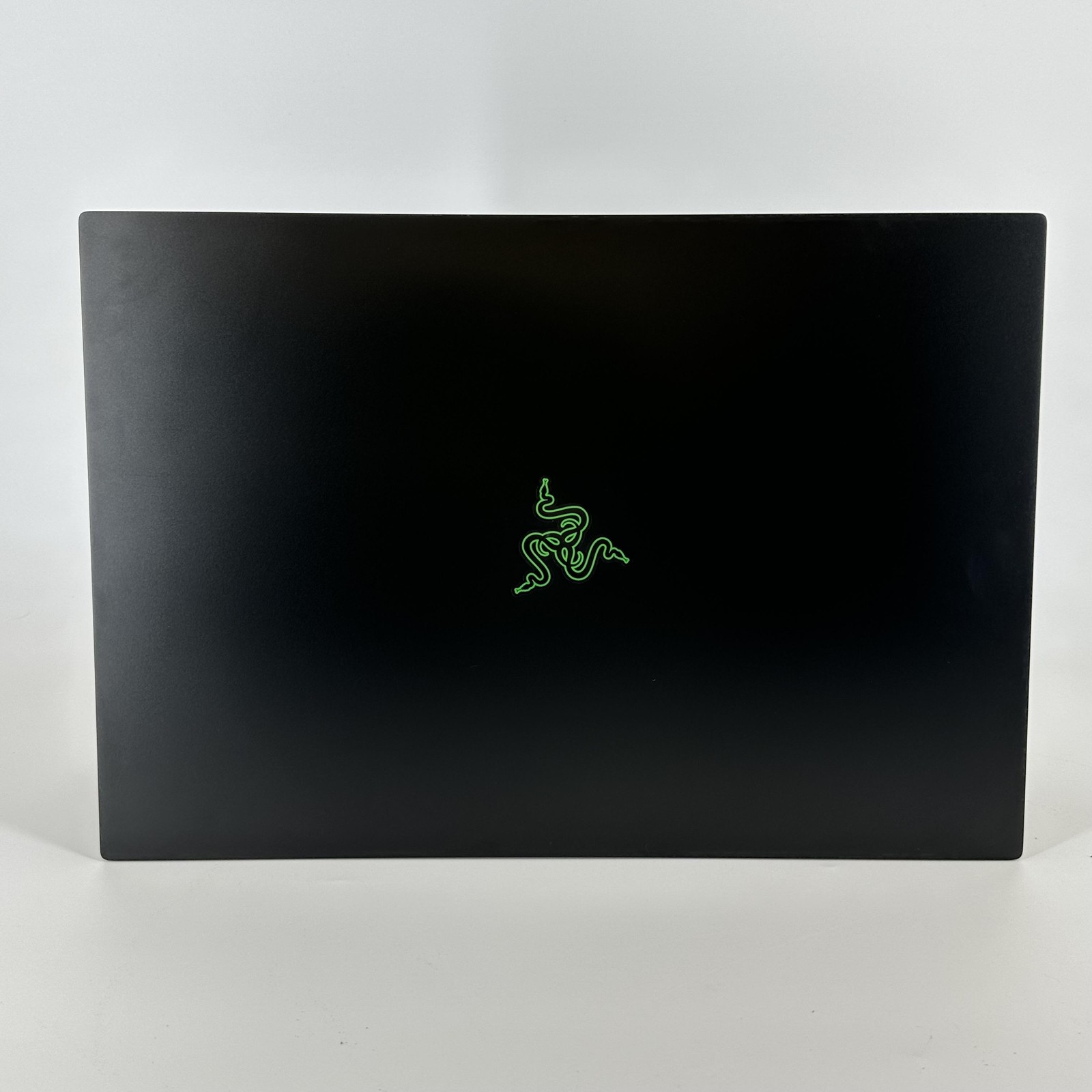 Razer Blade 18 240Hz QHD+ 2.2 GHz i9-13950HX 32GB 1TB SSD RTX 4080 Very Good