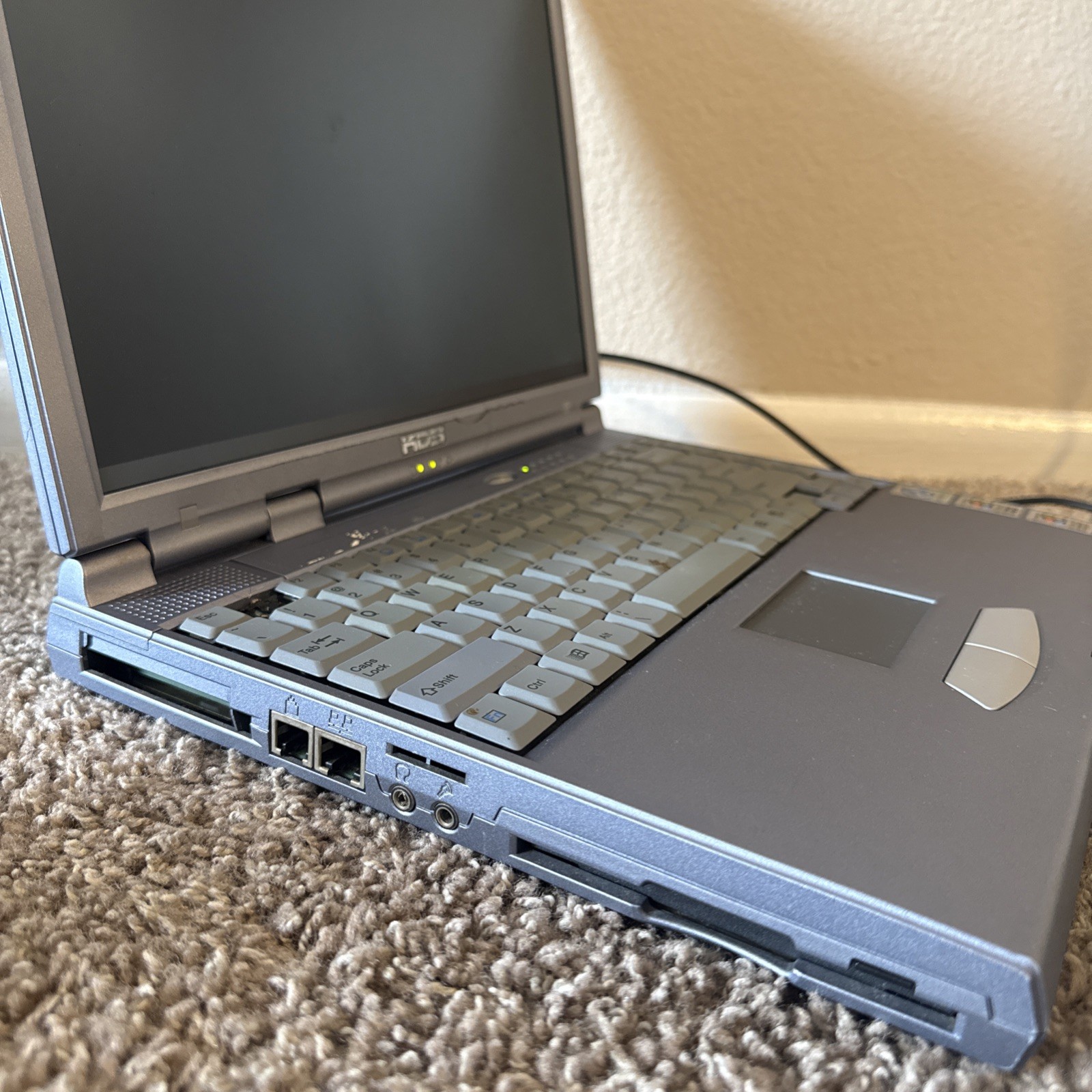 Vintage KDS Valiant 681DHB Laptop Pentium III 800MHz 30GB 64MB RAM P/Repair
